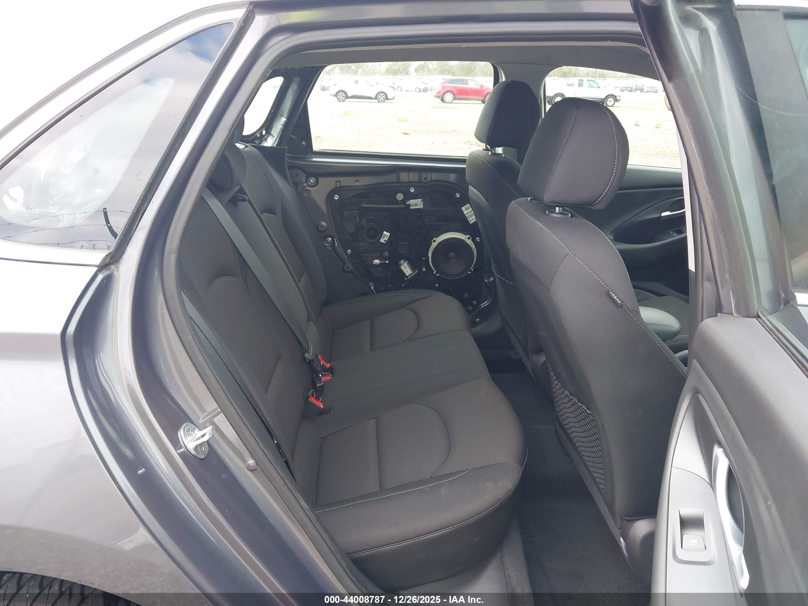 HYUNDAI ELANTRA image 8