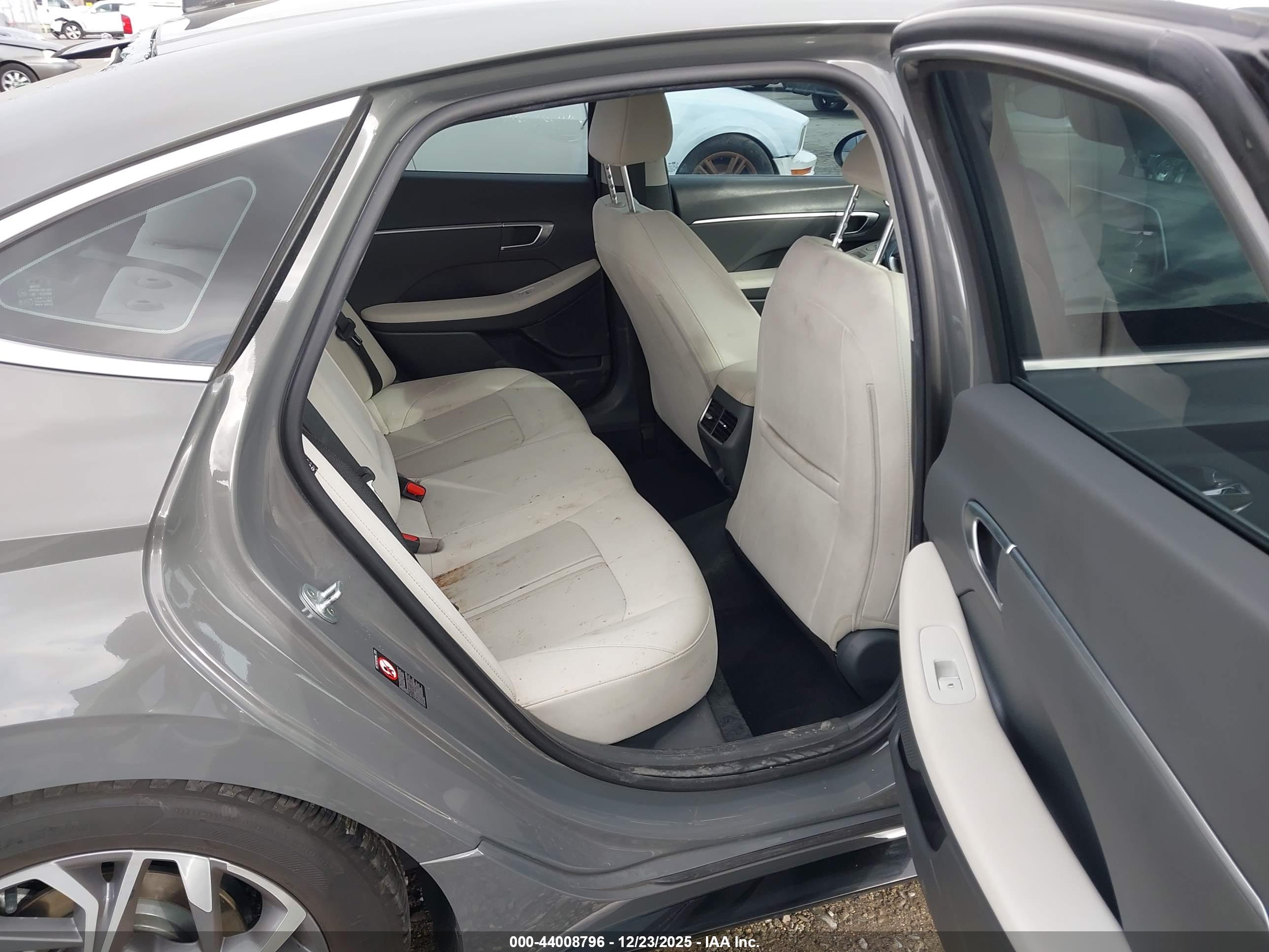 HYUNDAI SONATA image 8