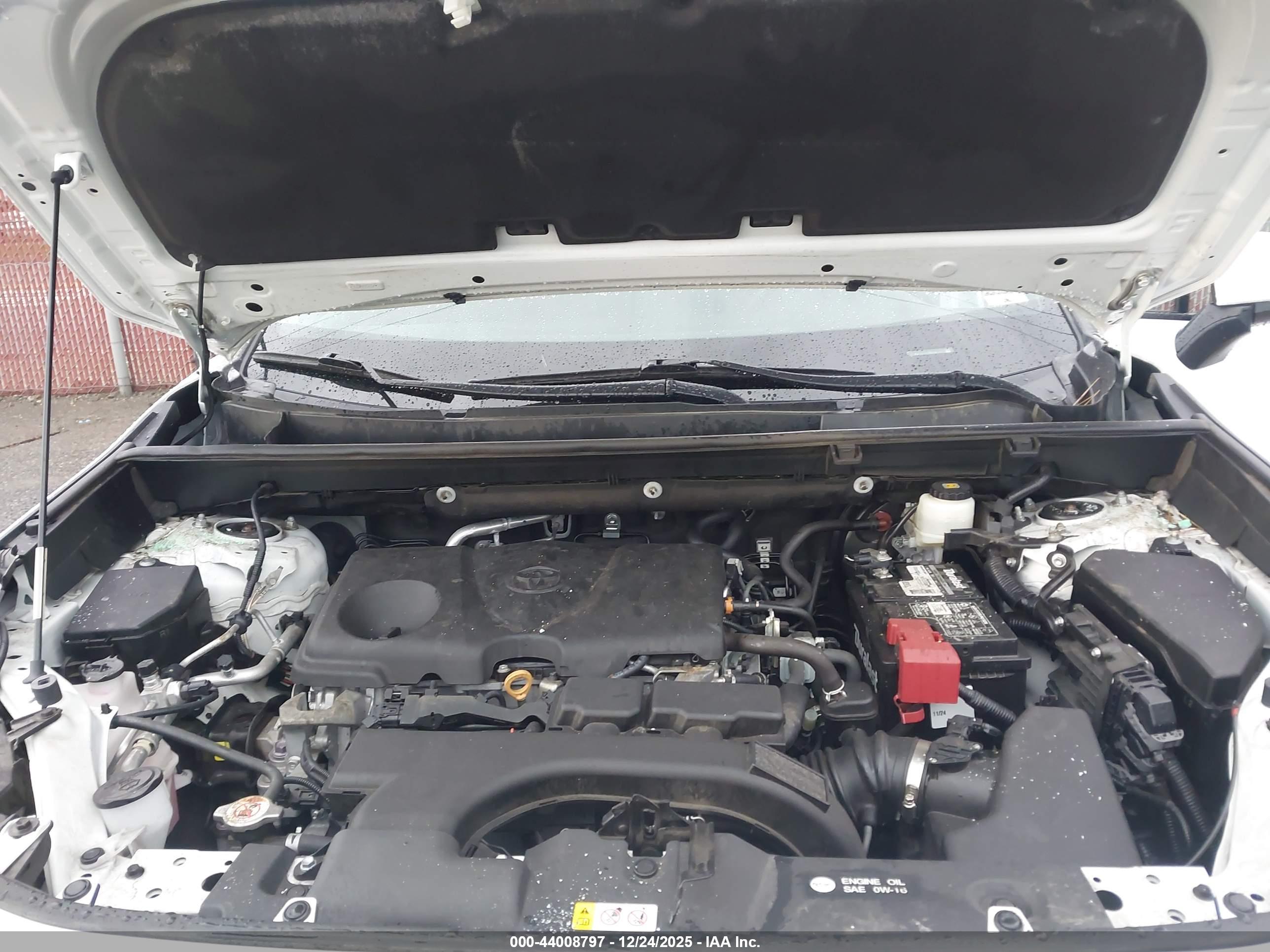 TOYOTA RAV4 image 10