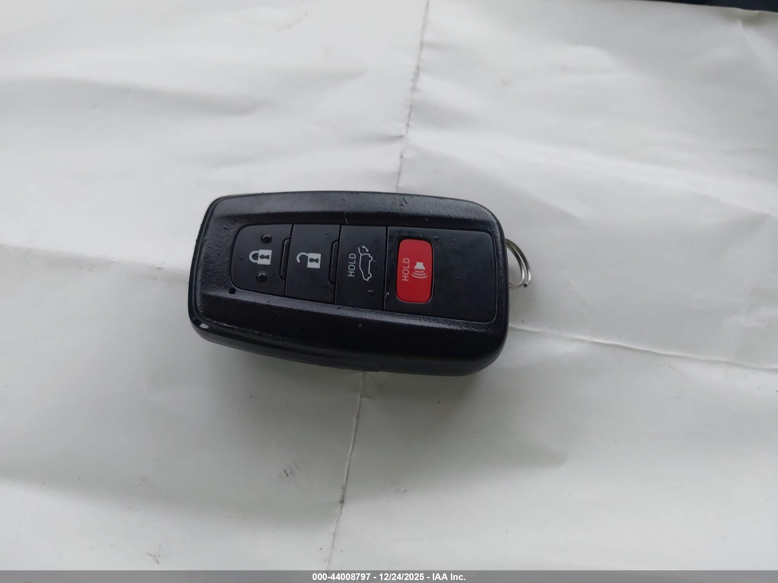 TOYOTA RAV4 image 11