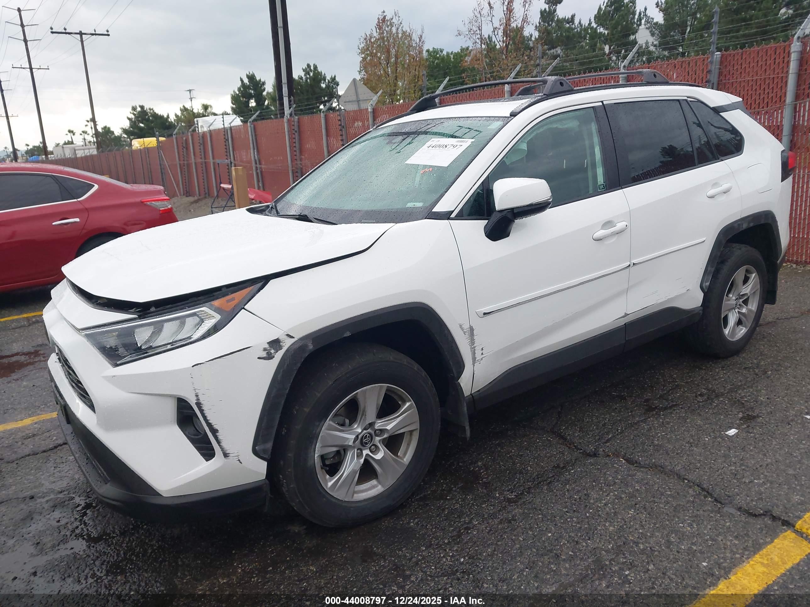 TOYOTA RAV4 image 2