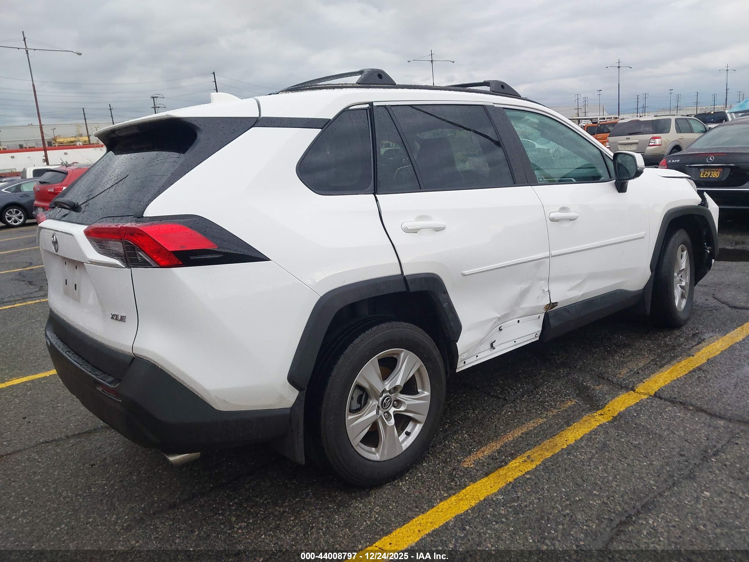 TOYOTA RAV4 image 4