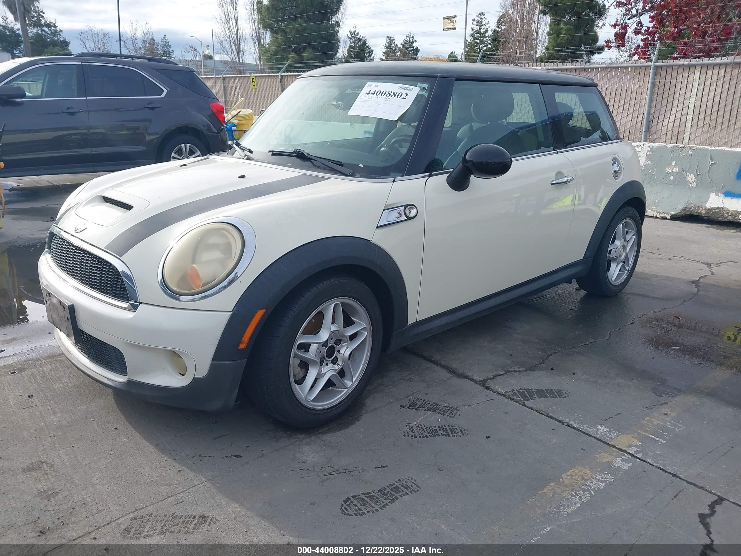 MINI COOPER image 2