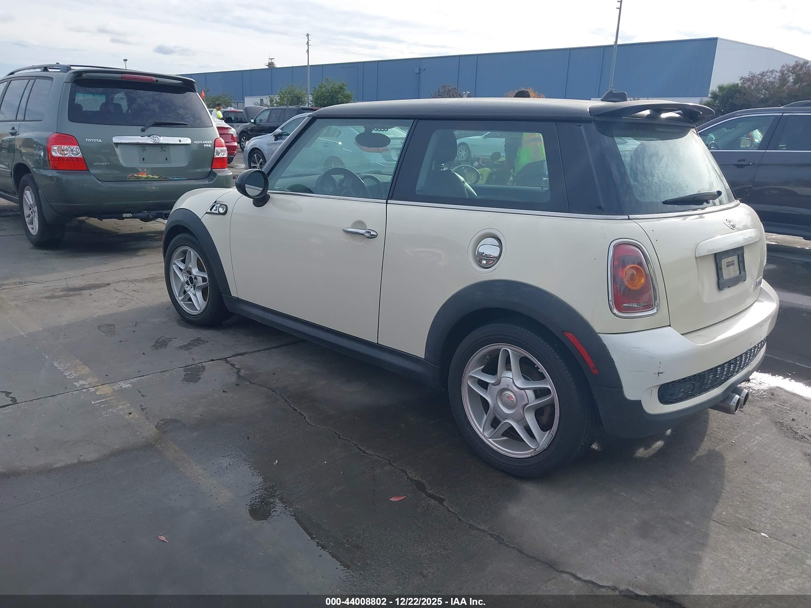 MINI COOPER image 3