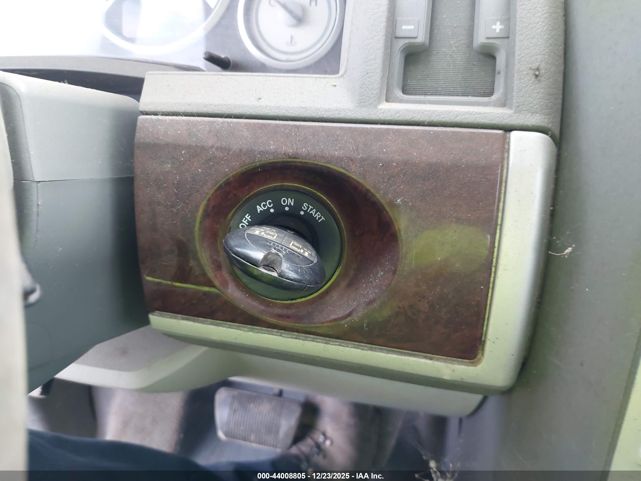CHRYSLER TOWN image 11