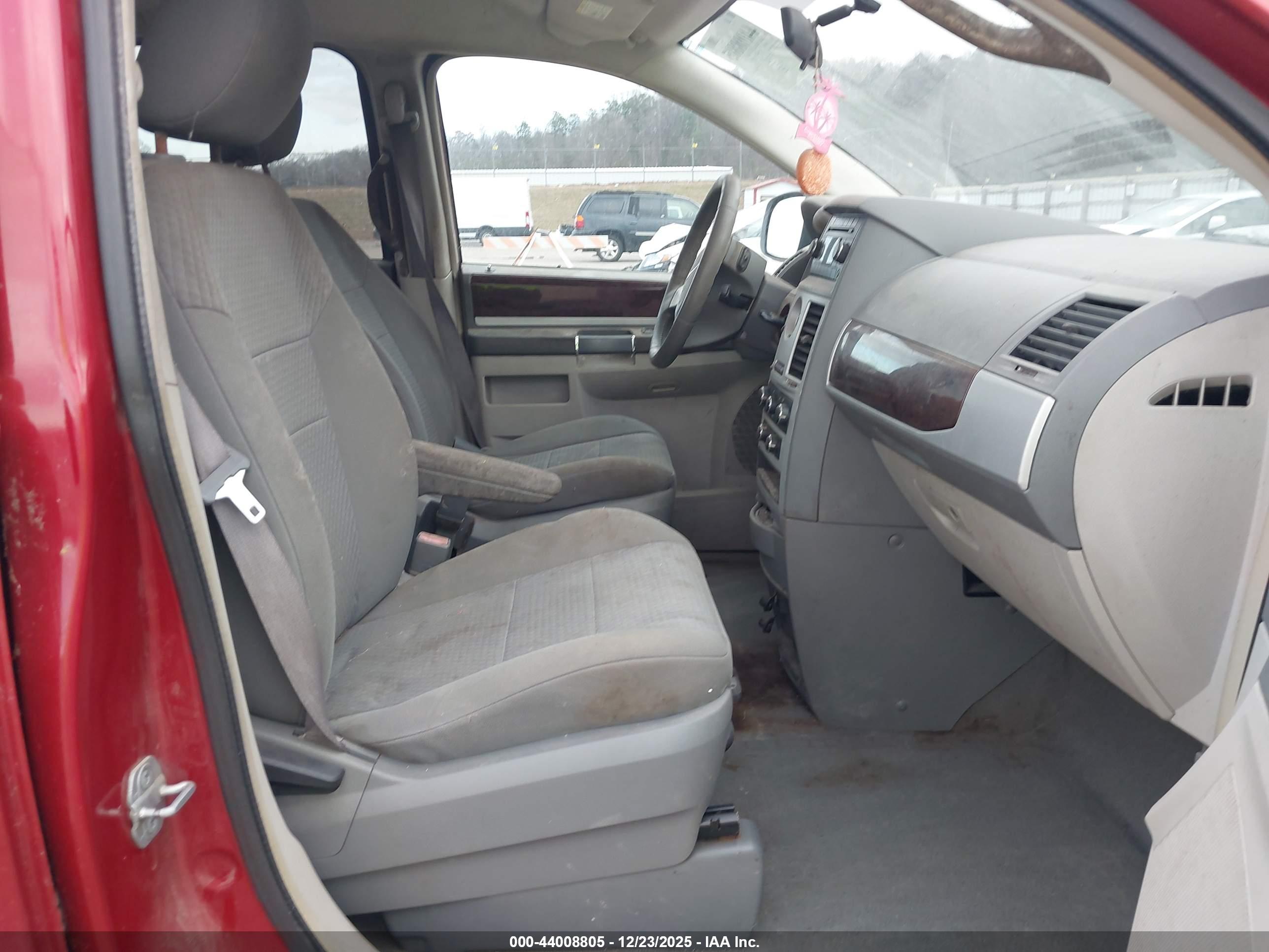 CHRYSLER TOWN image 5