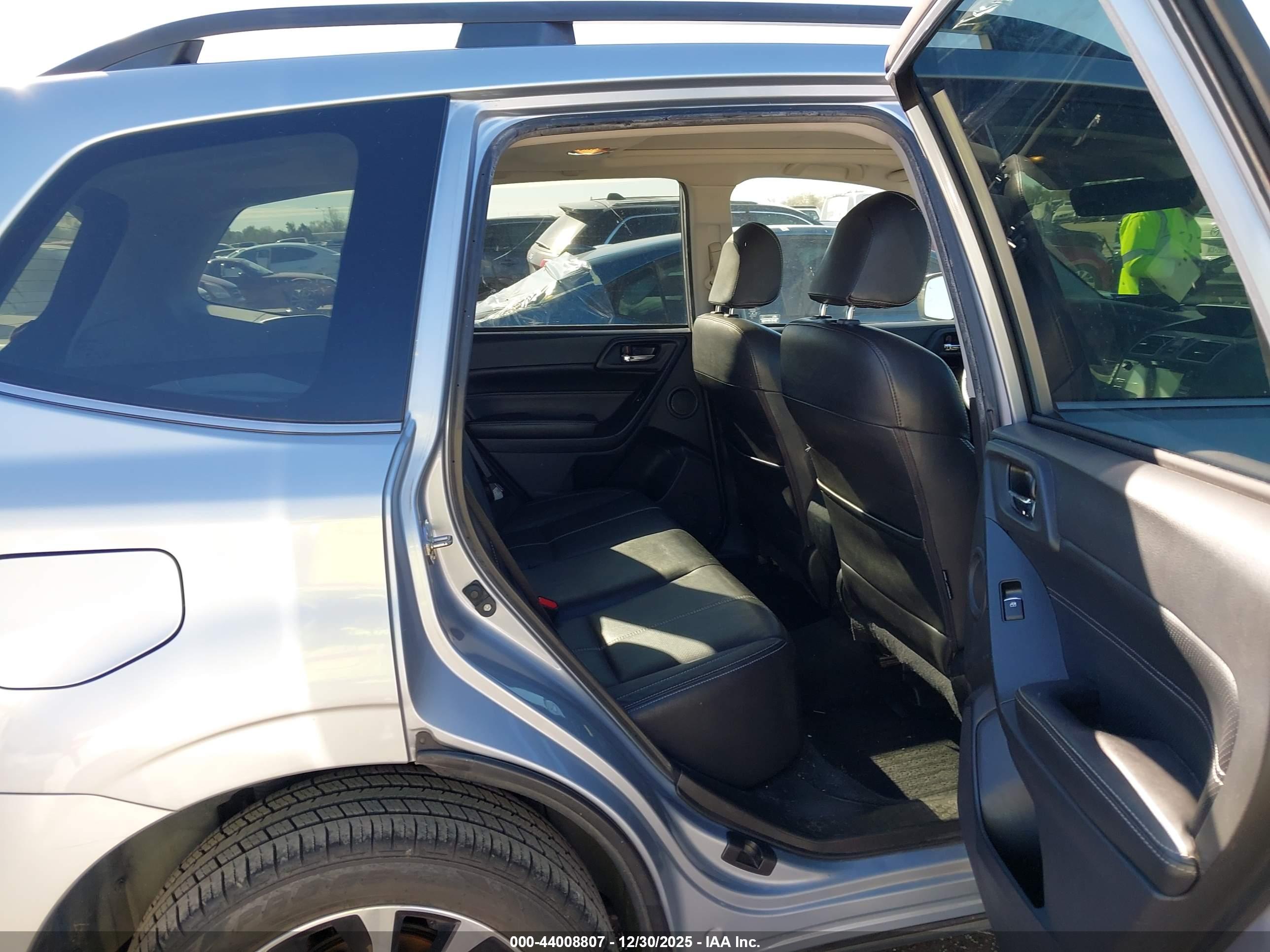 SUBARU FORESTER image 8