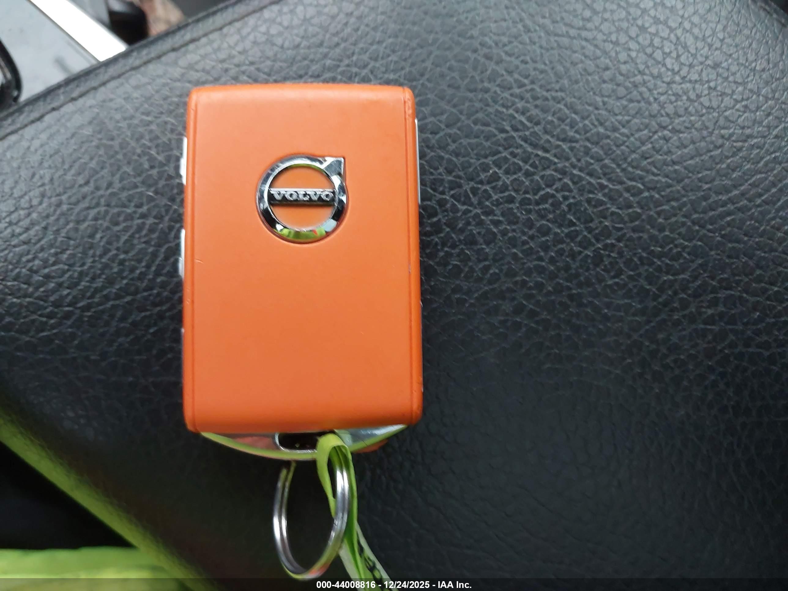 VOLVO XC60 image 11