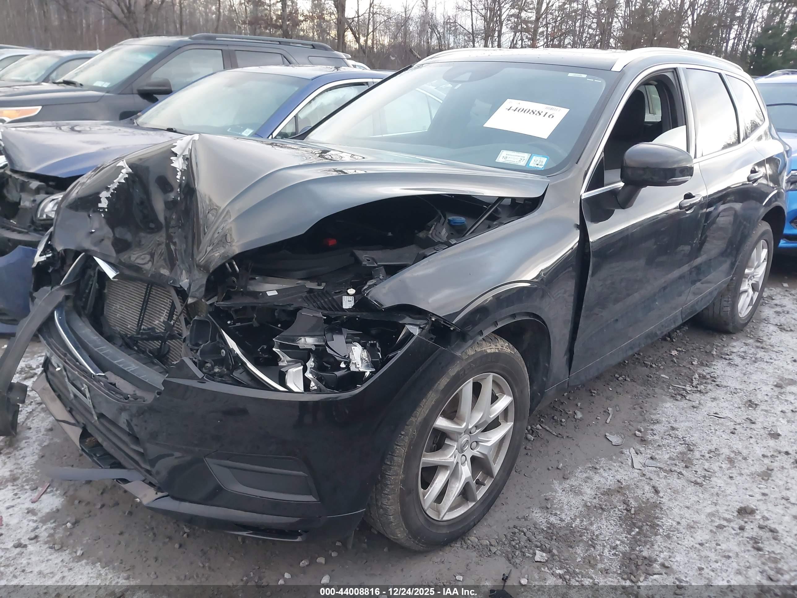 VOLVO XC60 image 2