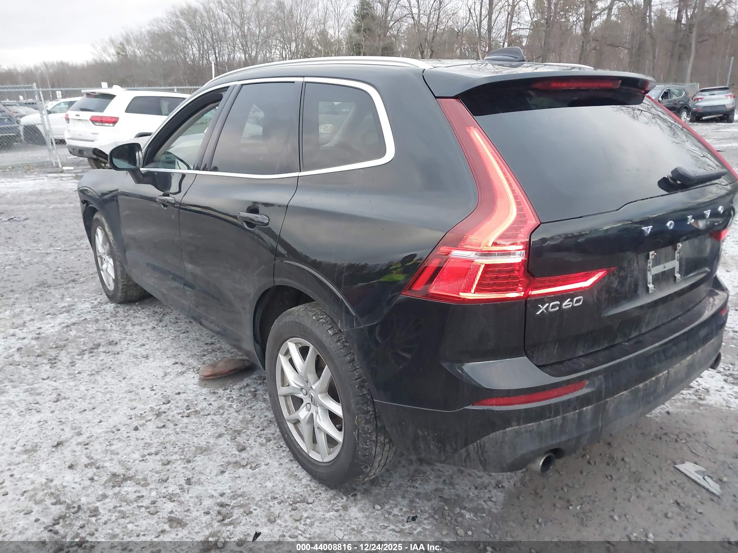 VOLVO XC60 image 3
