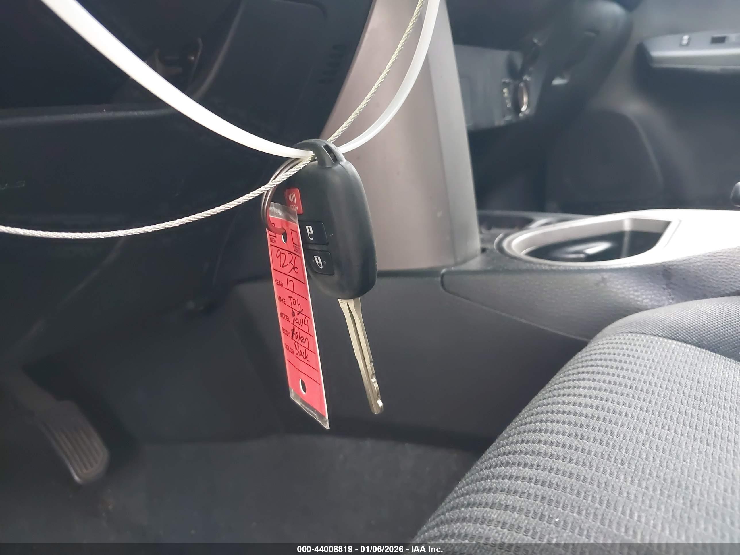 TOYOTA RAV4 image 11
