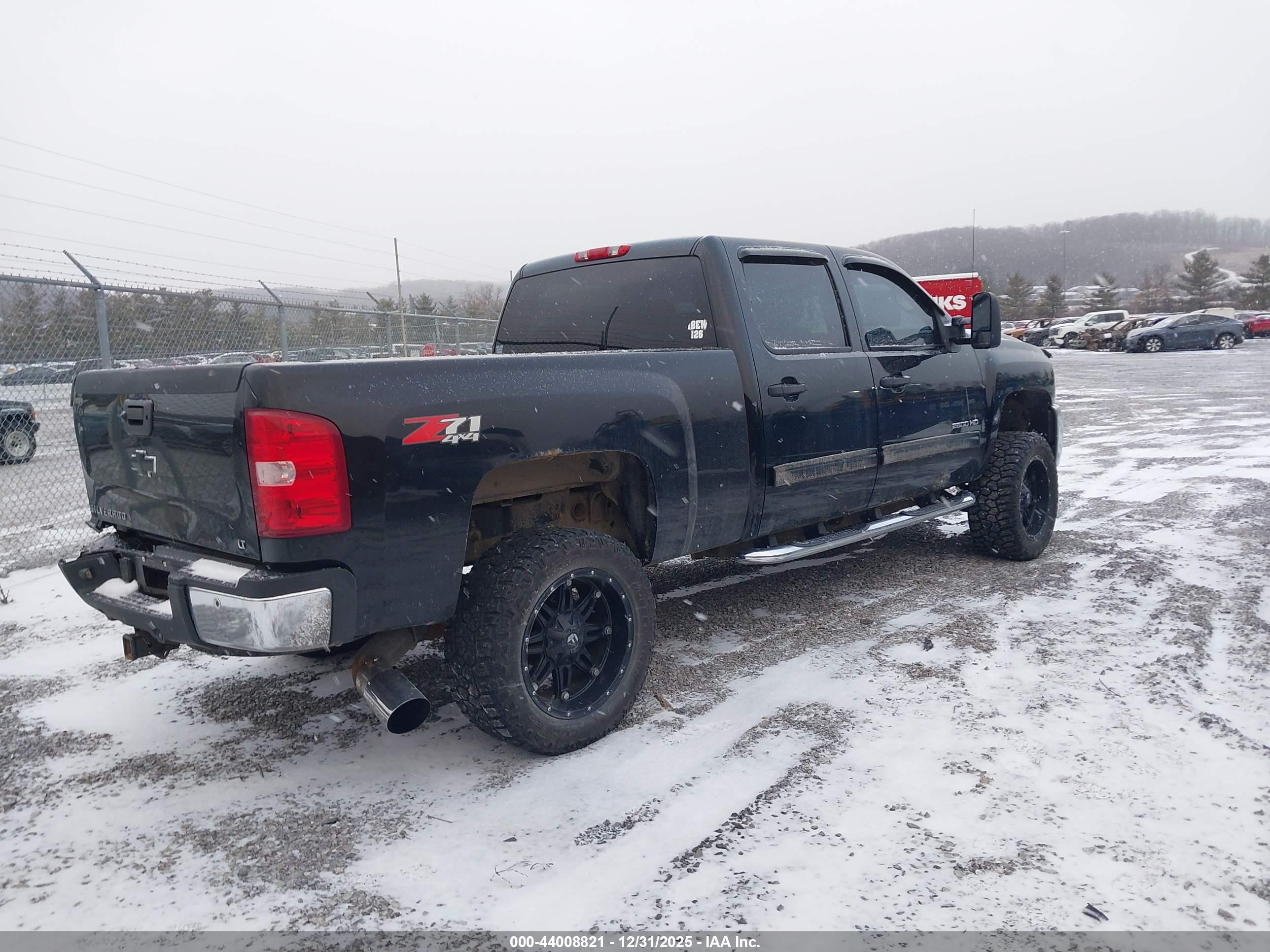 CHEVROLET SILVERADO image 4