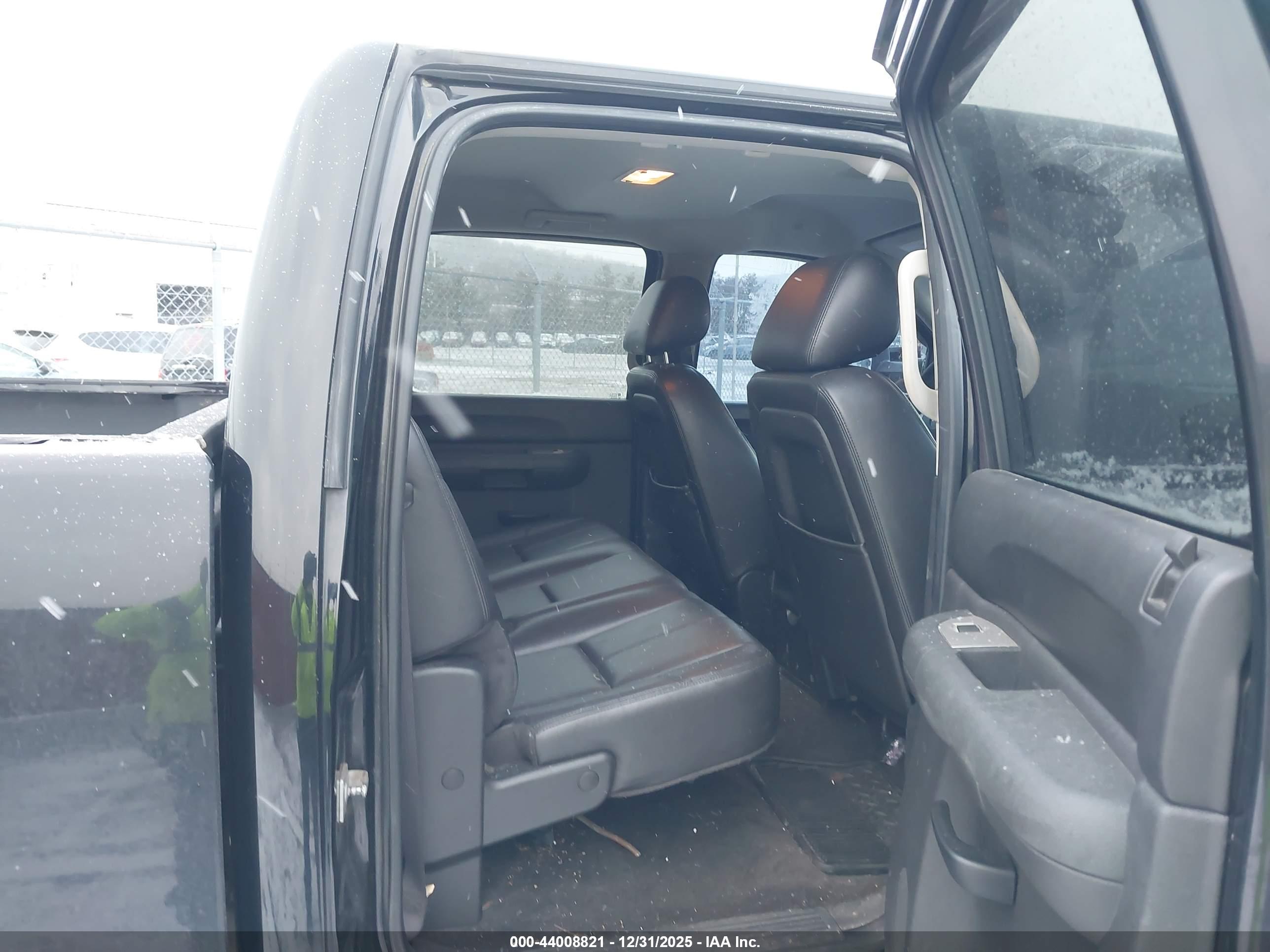 CHEVROLET SILVERADO image 8