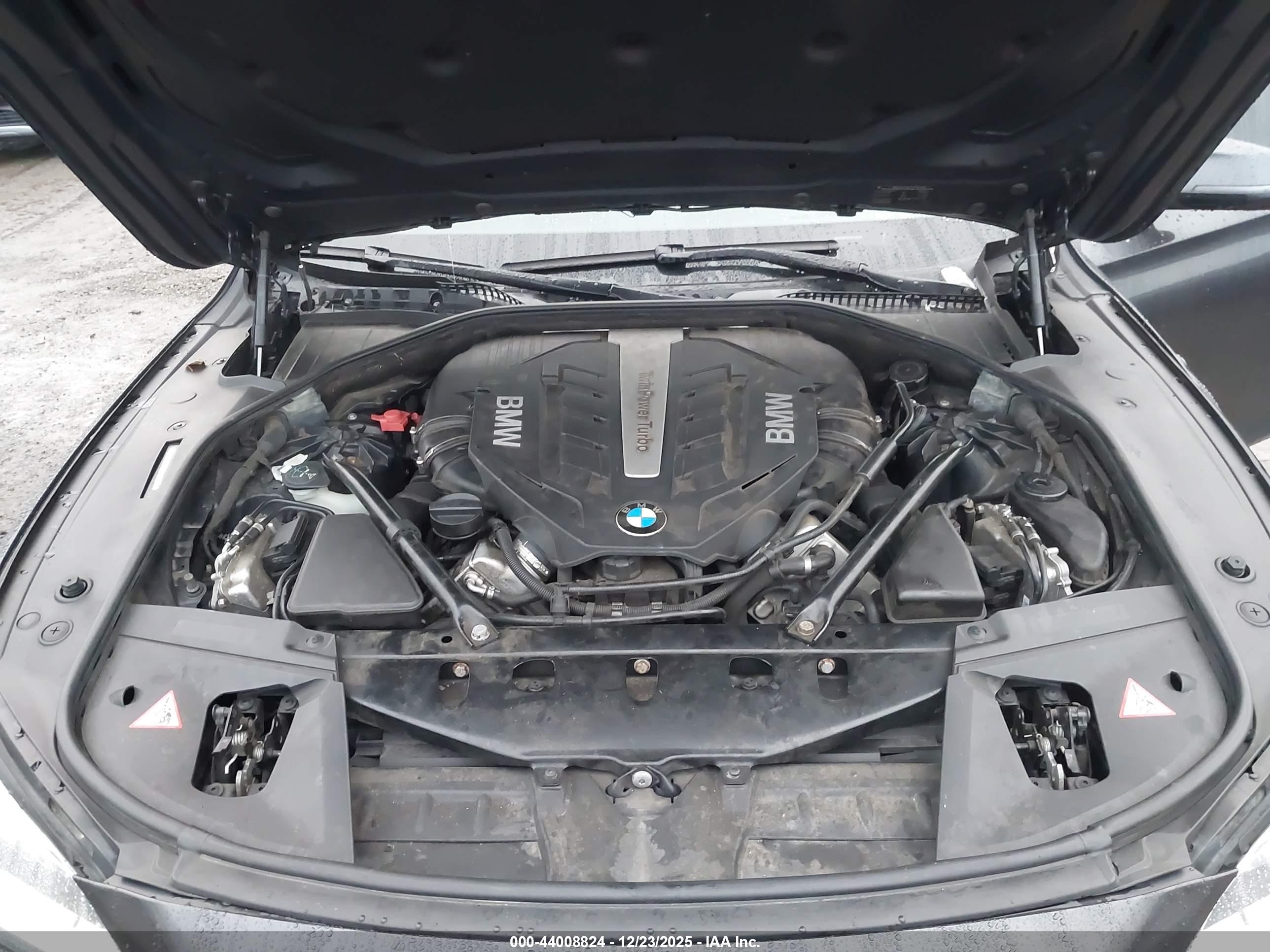BMW 750I image 10