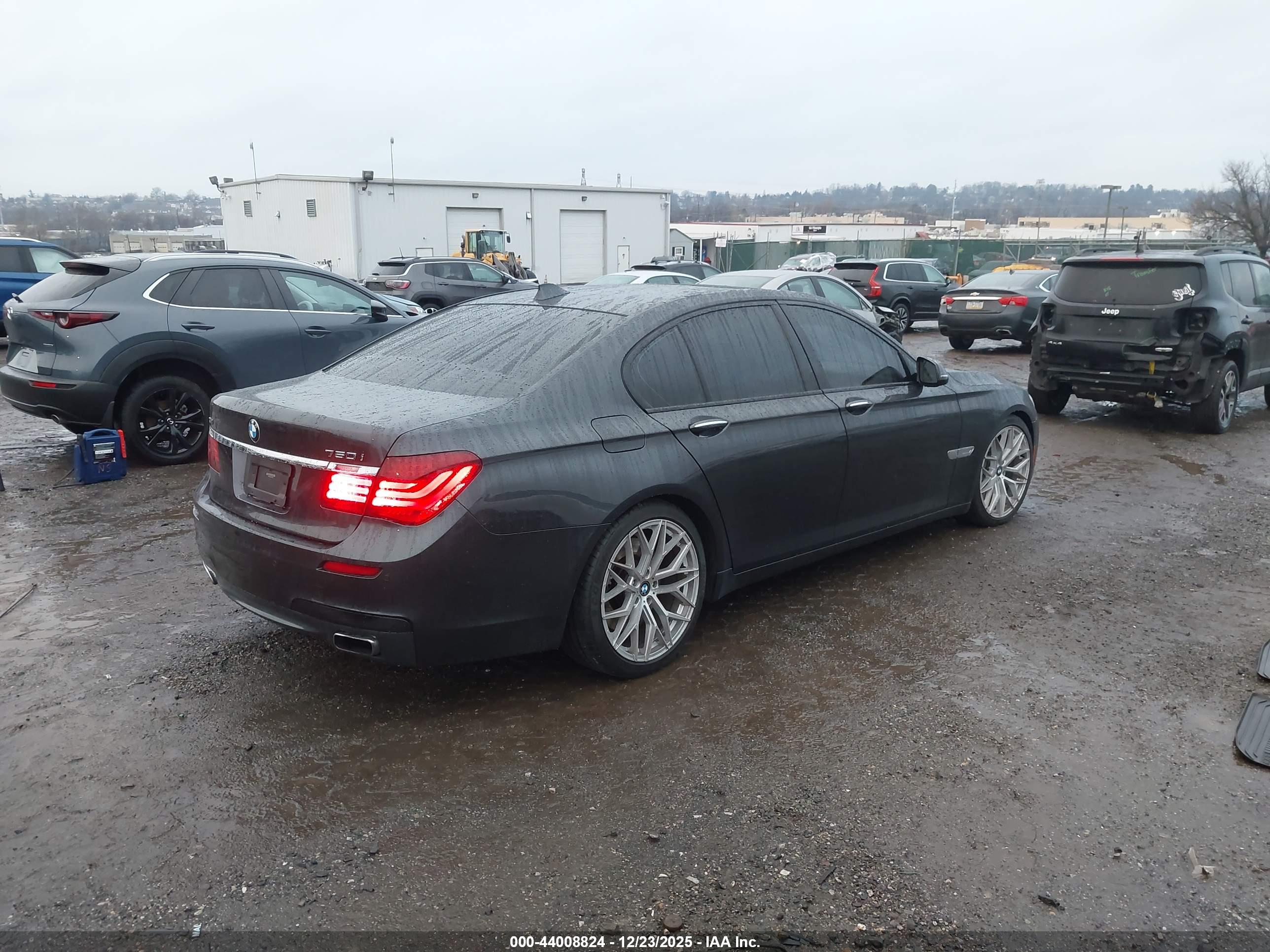 BMW 750I image 4