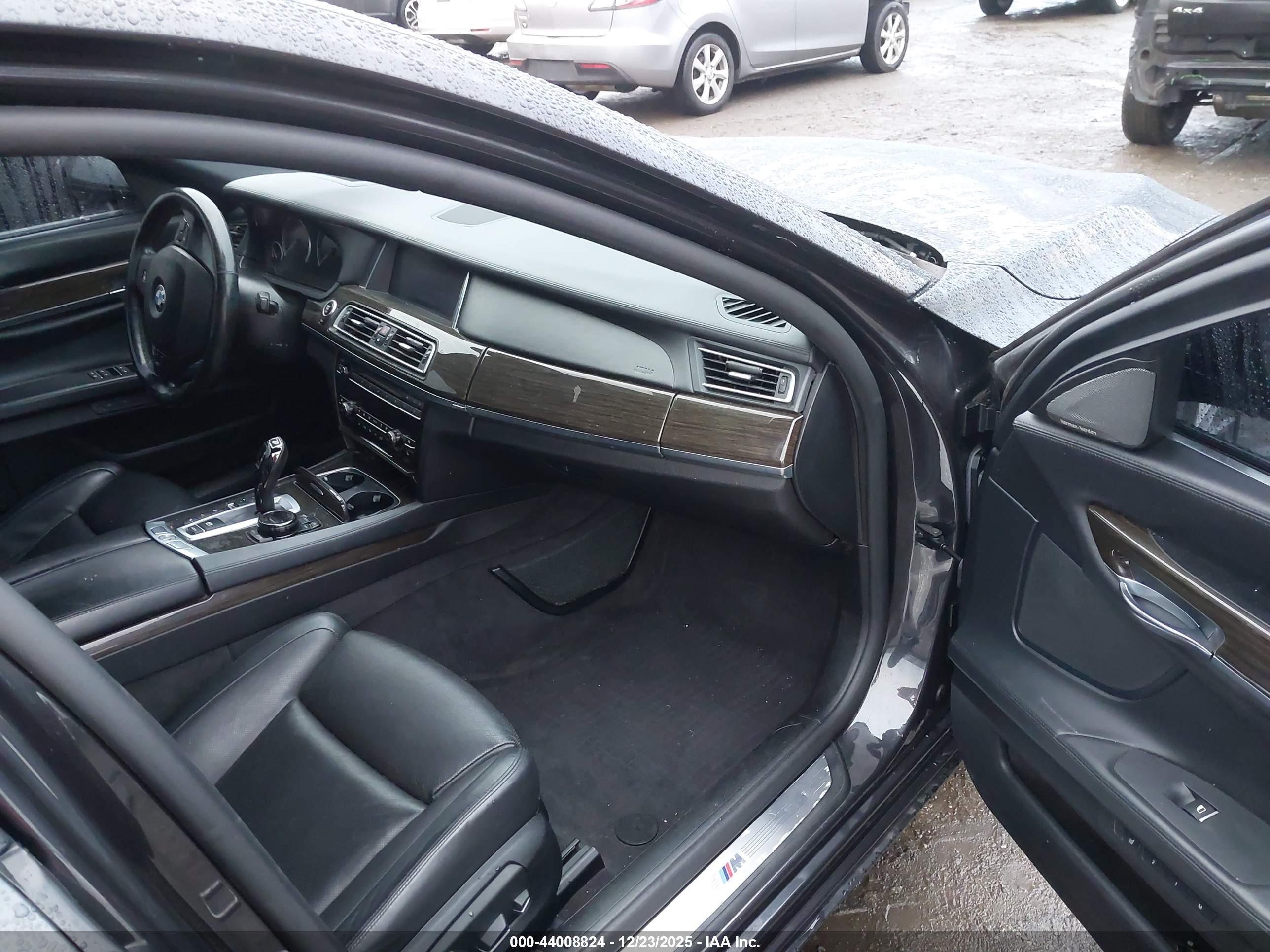 BMW 750I image 5