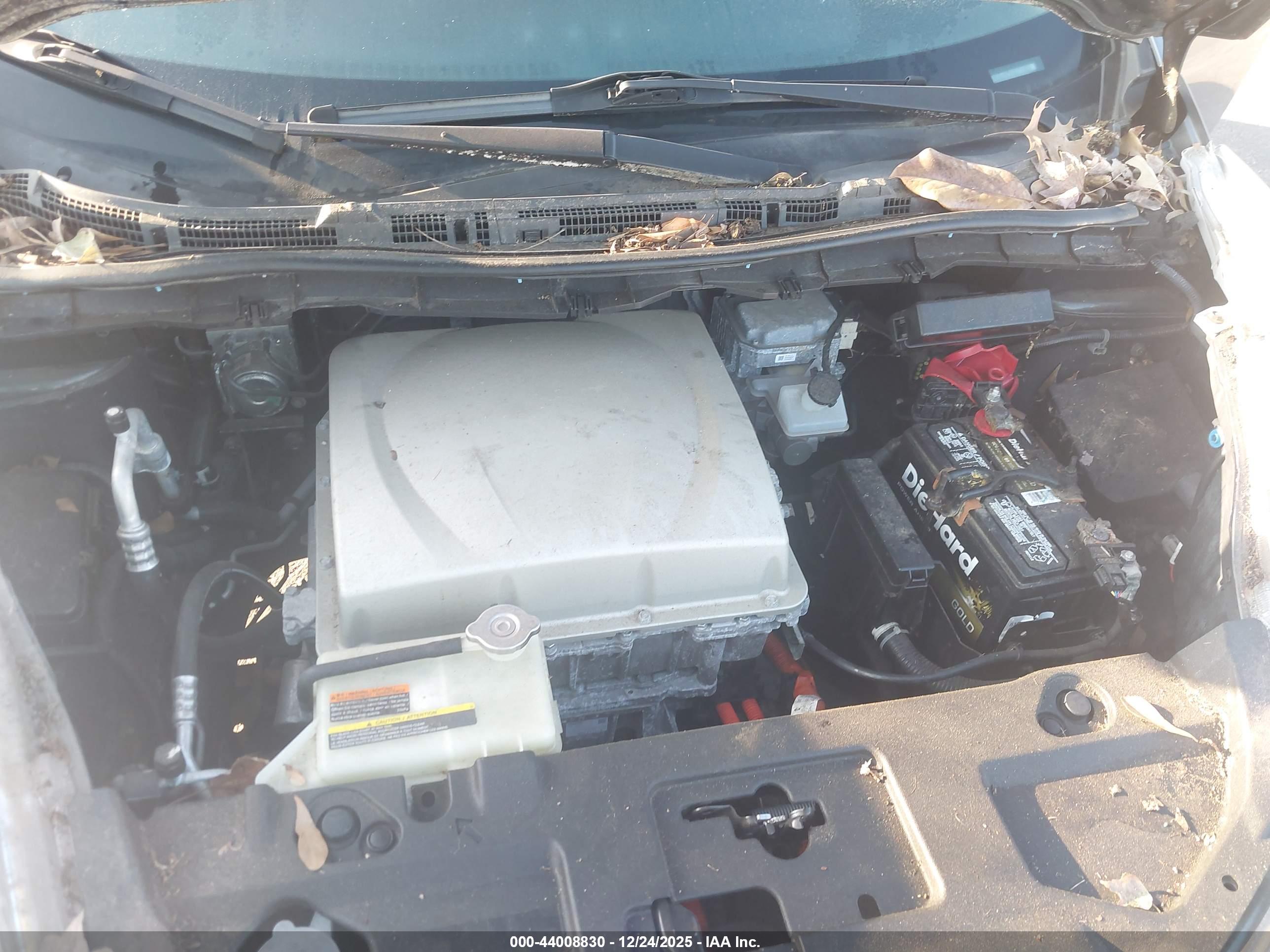 NISSAN LEAF image 10