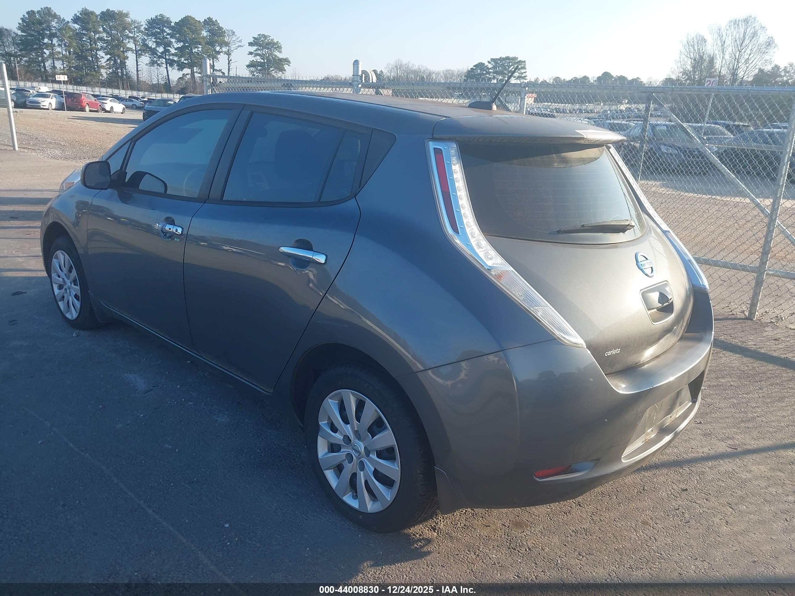 NISSAN LEAF image 3