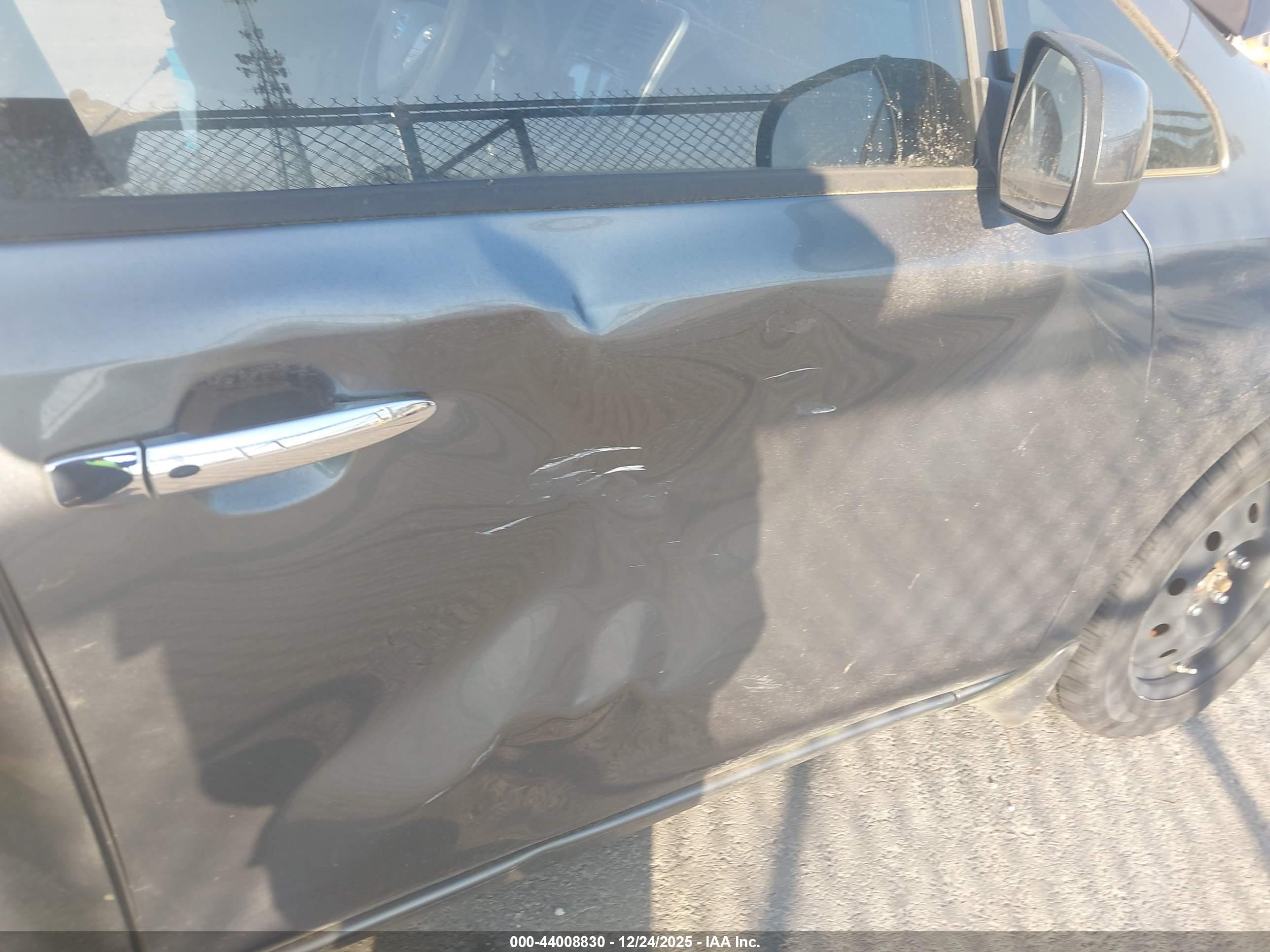 NISSAN LEAF image 6