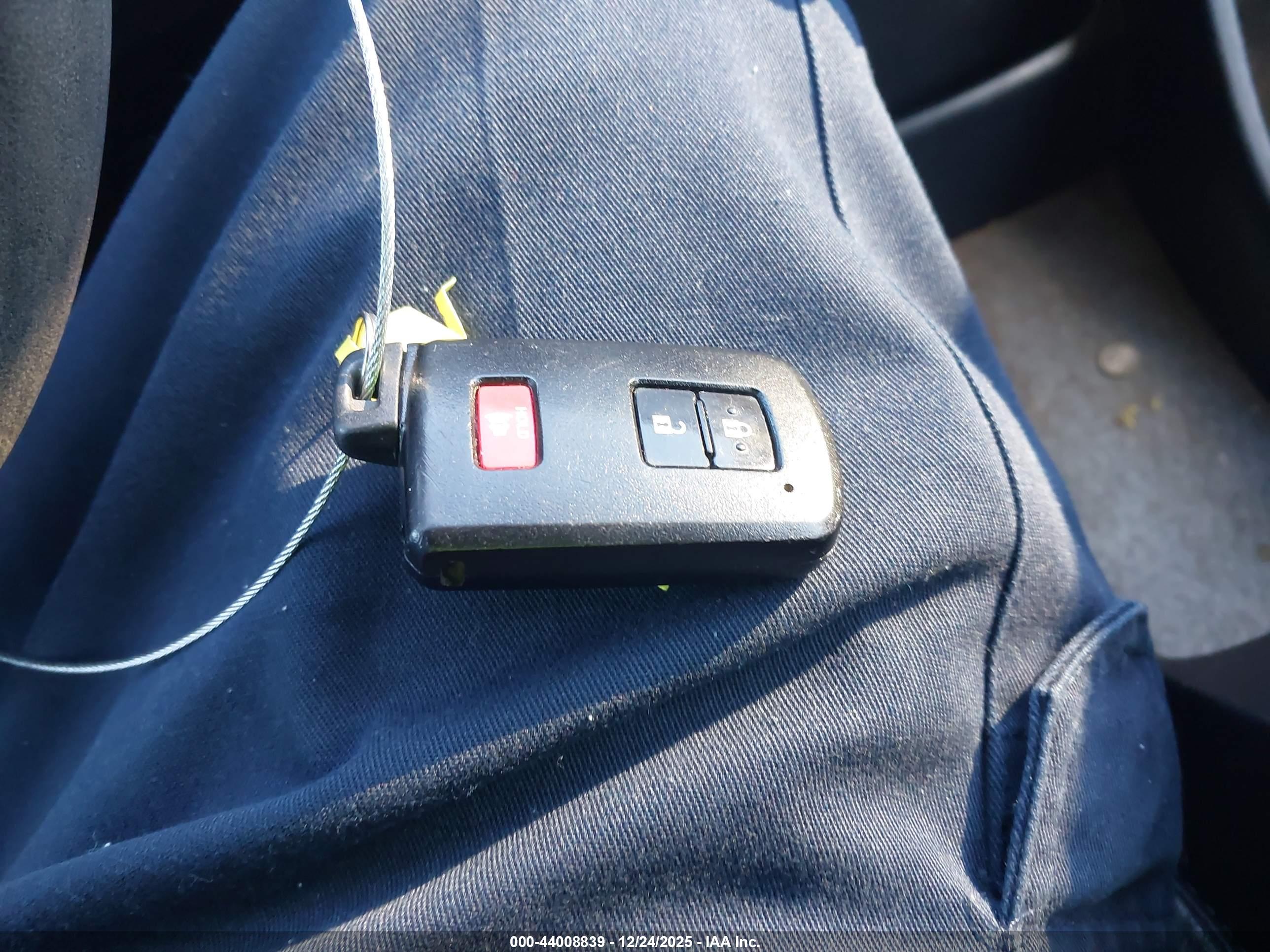 TOYOTA PRIUS image 11