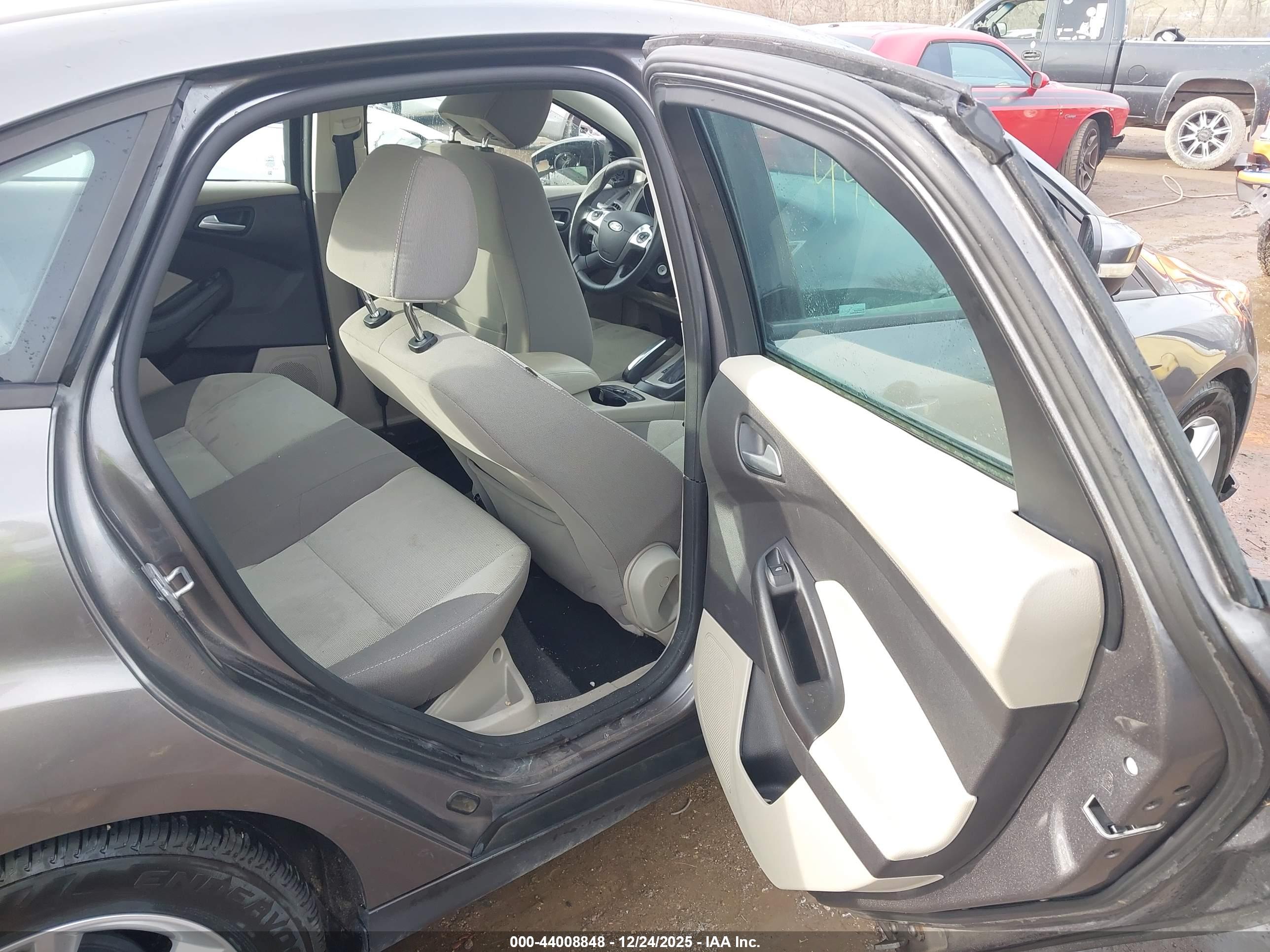 FORD FOCUS image 8