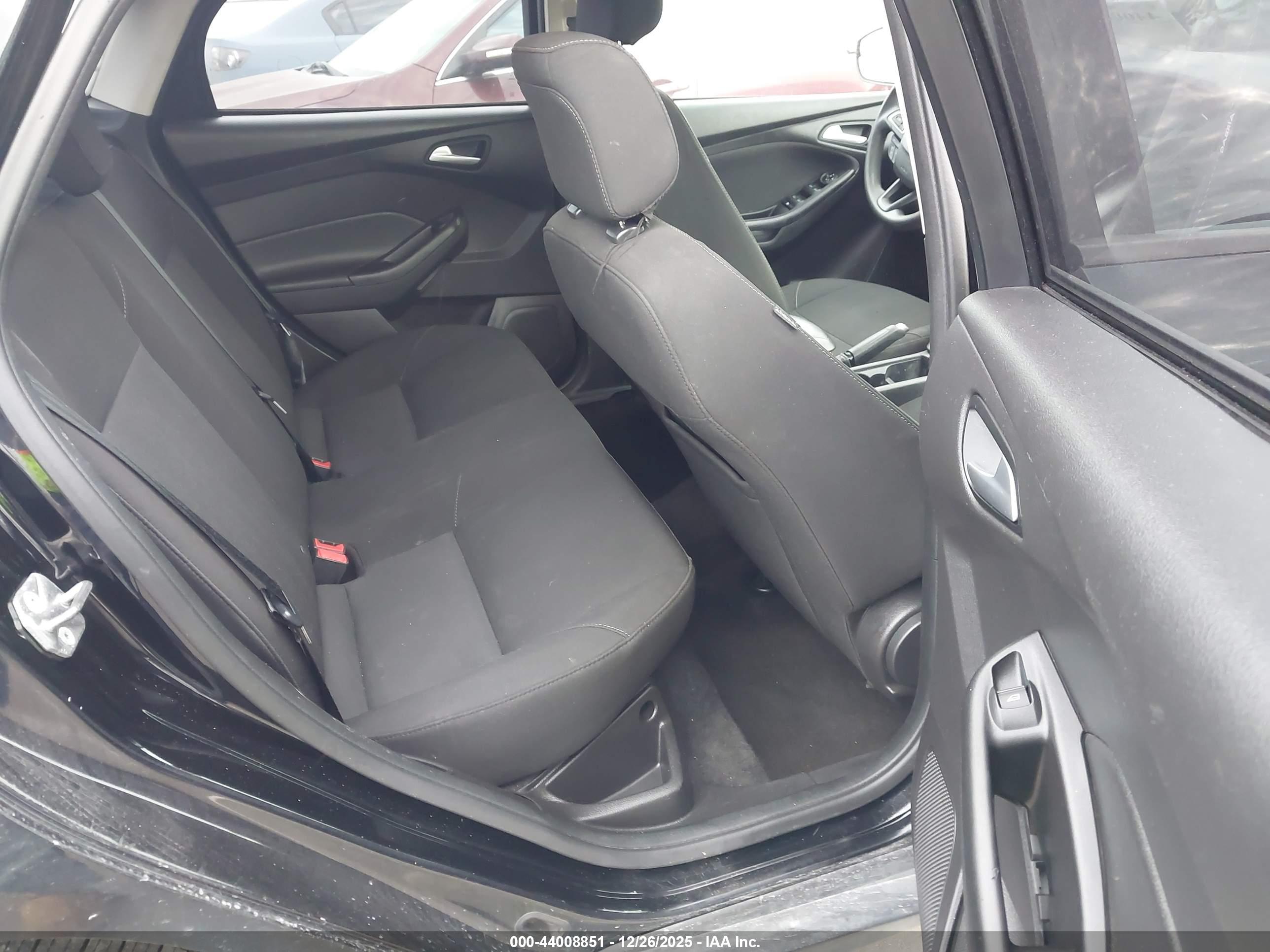 FORD FOCUS image 8