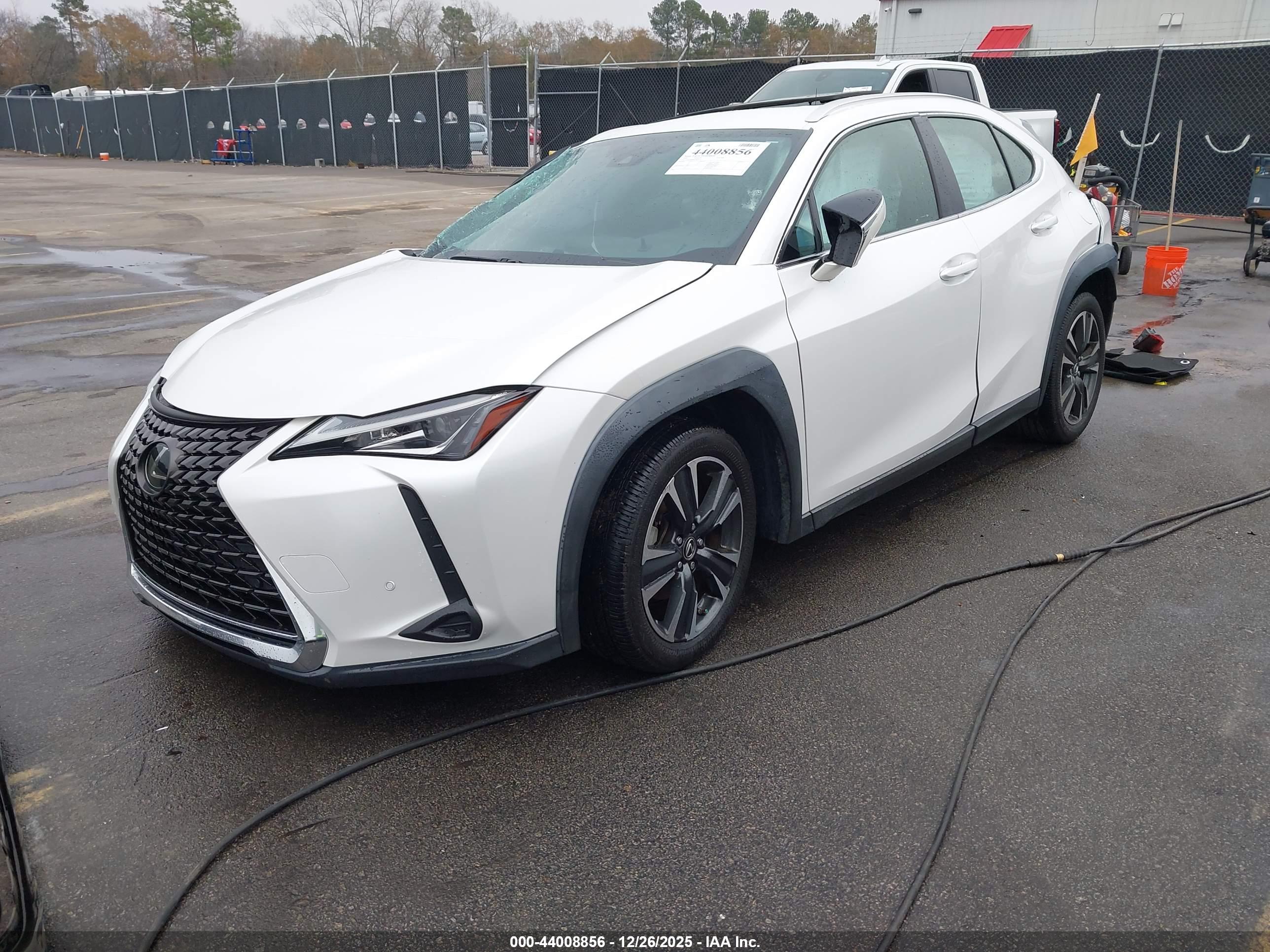 LEXUS UX image 2