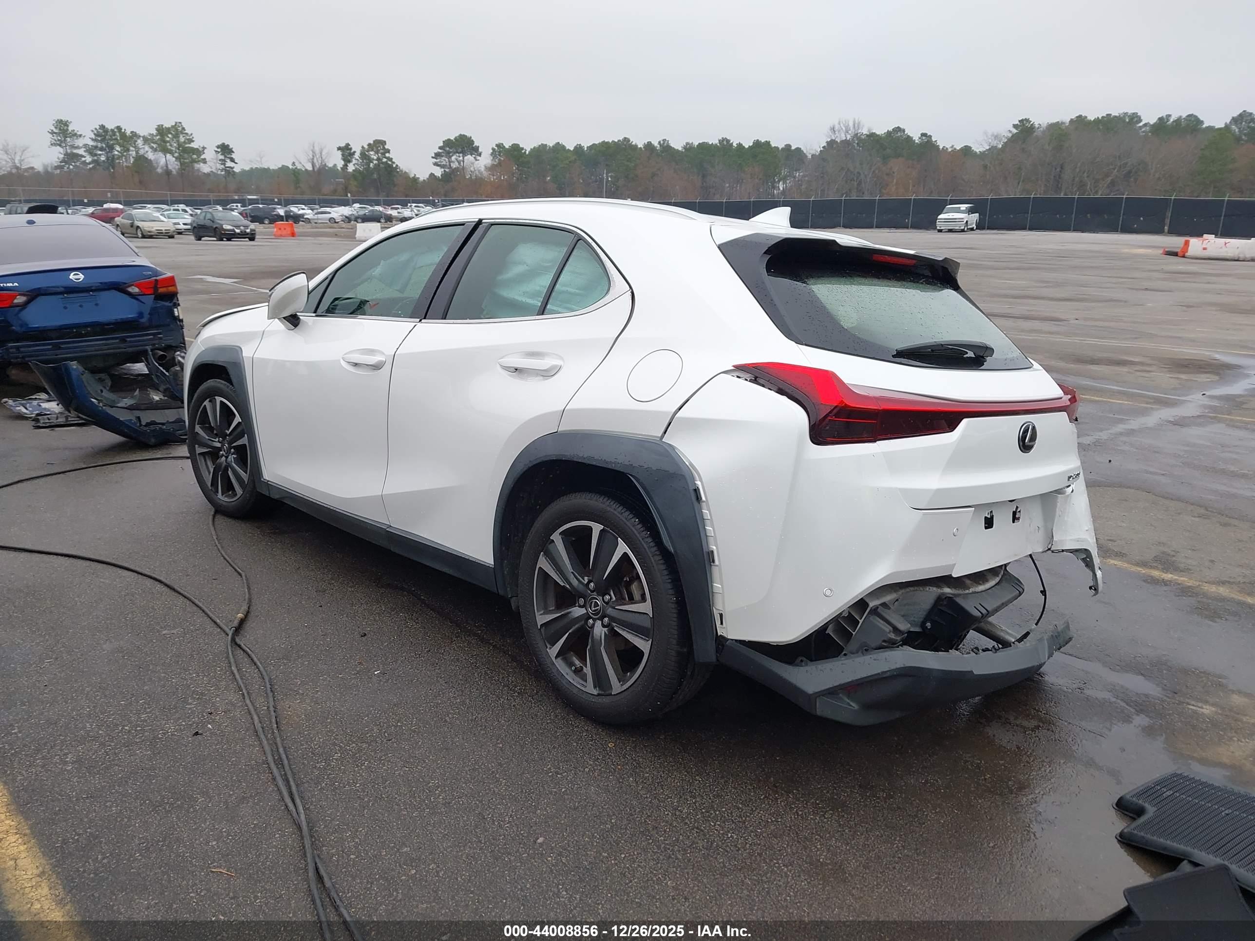 LEXUS UX image 3