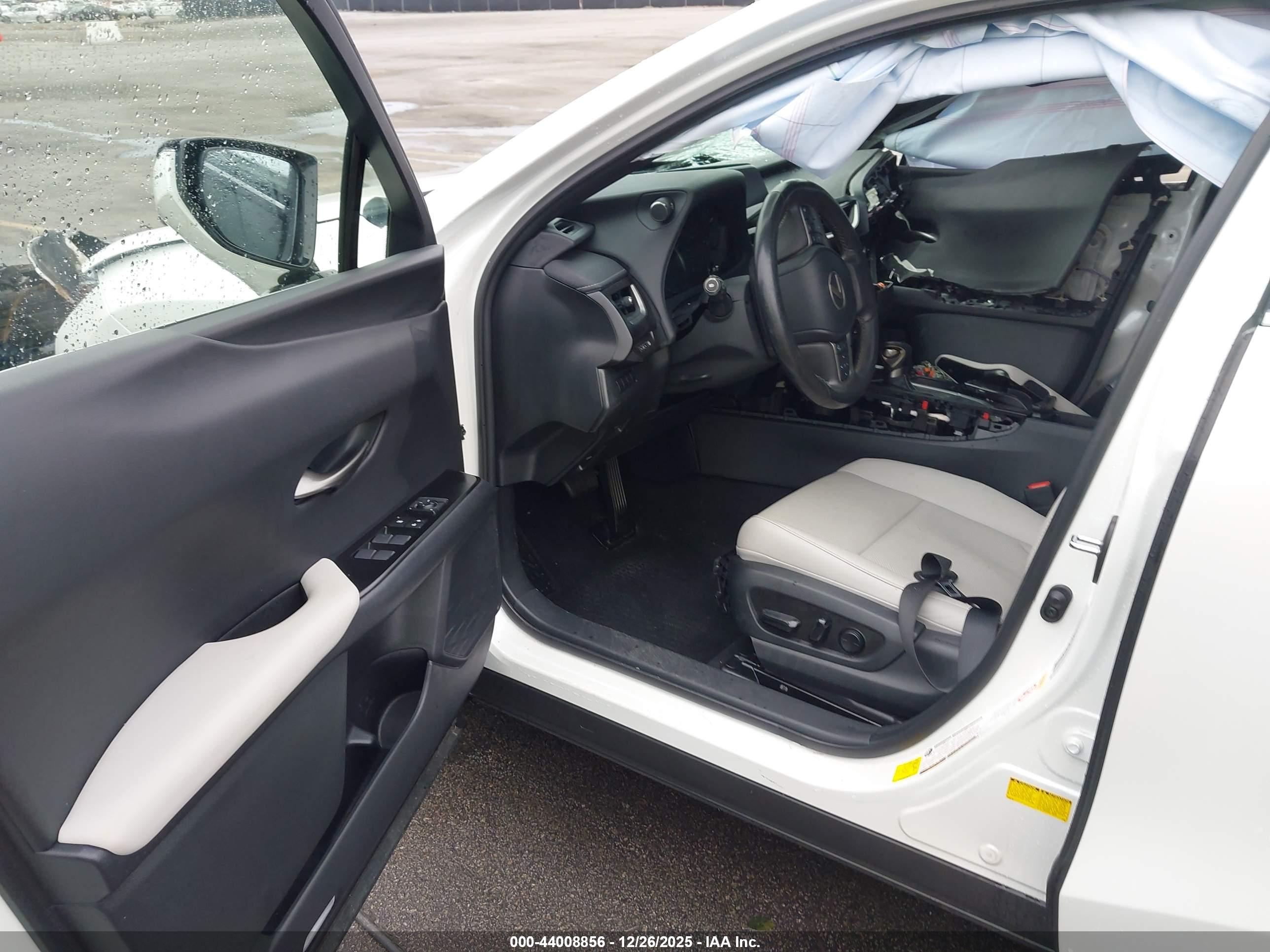 LEXUS UX image 5