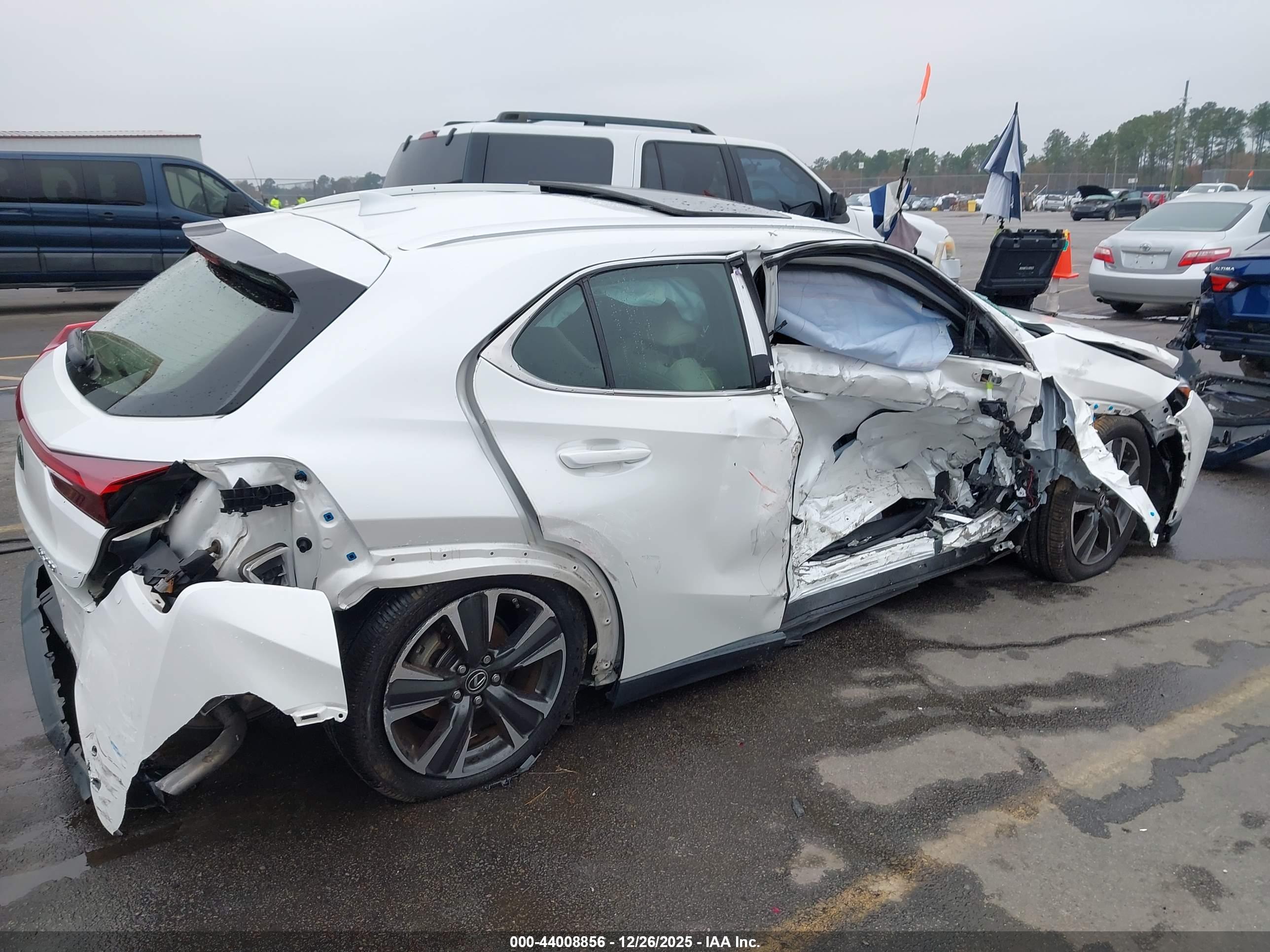 LEXUS UX image 6