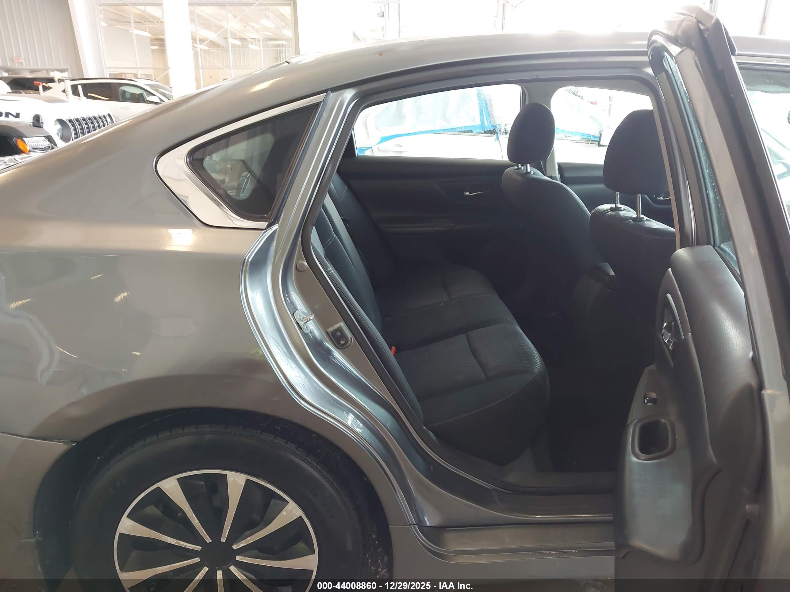 NISSAN ALTIMA image 8