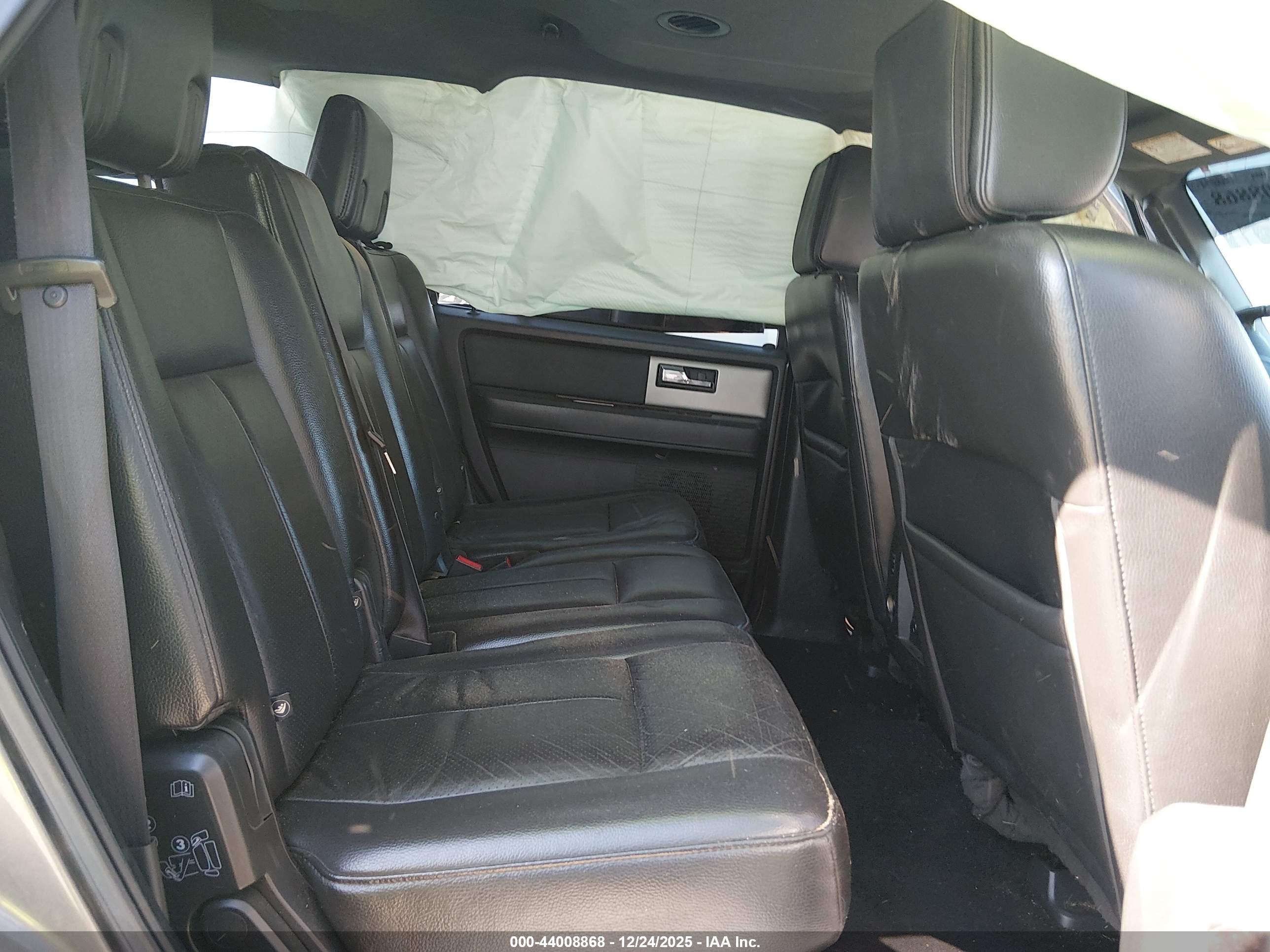 FORD EXPEDITION image 8