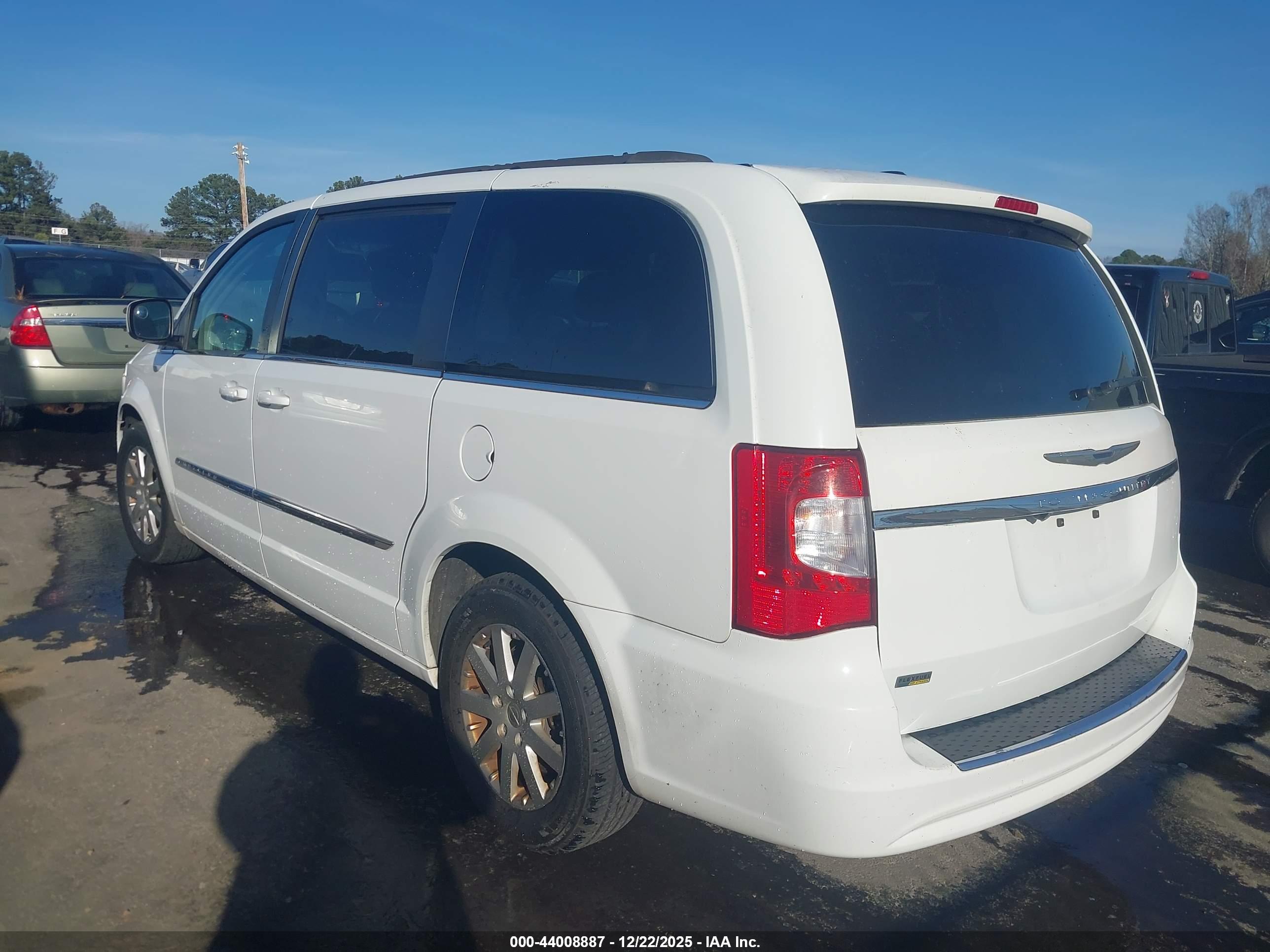 CHRYSLER TOWN image 3