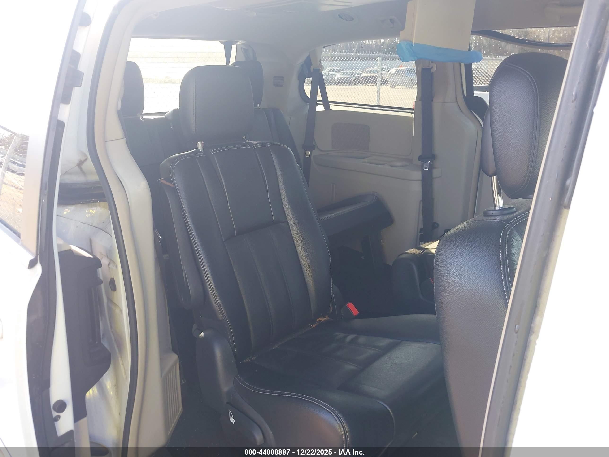 CHRYSLER TOWN image 8