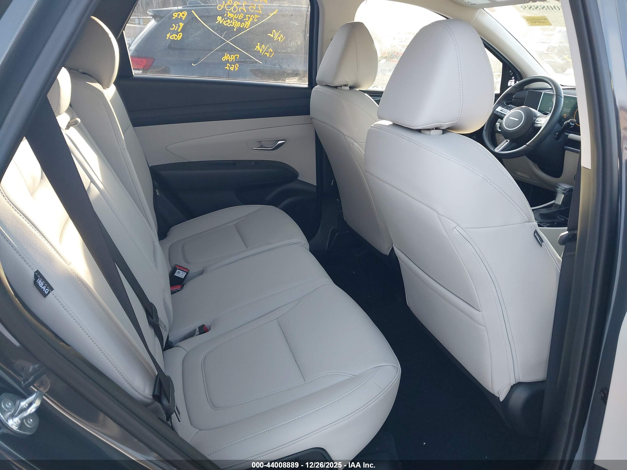 HYUNDAI TUCSON image 8