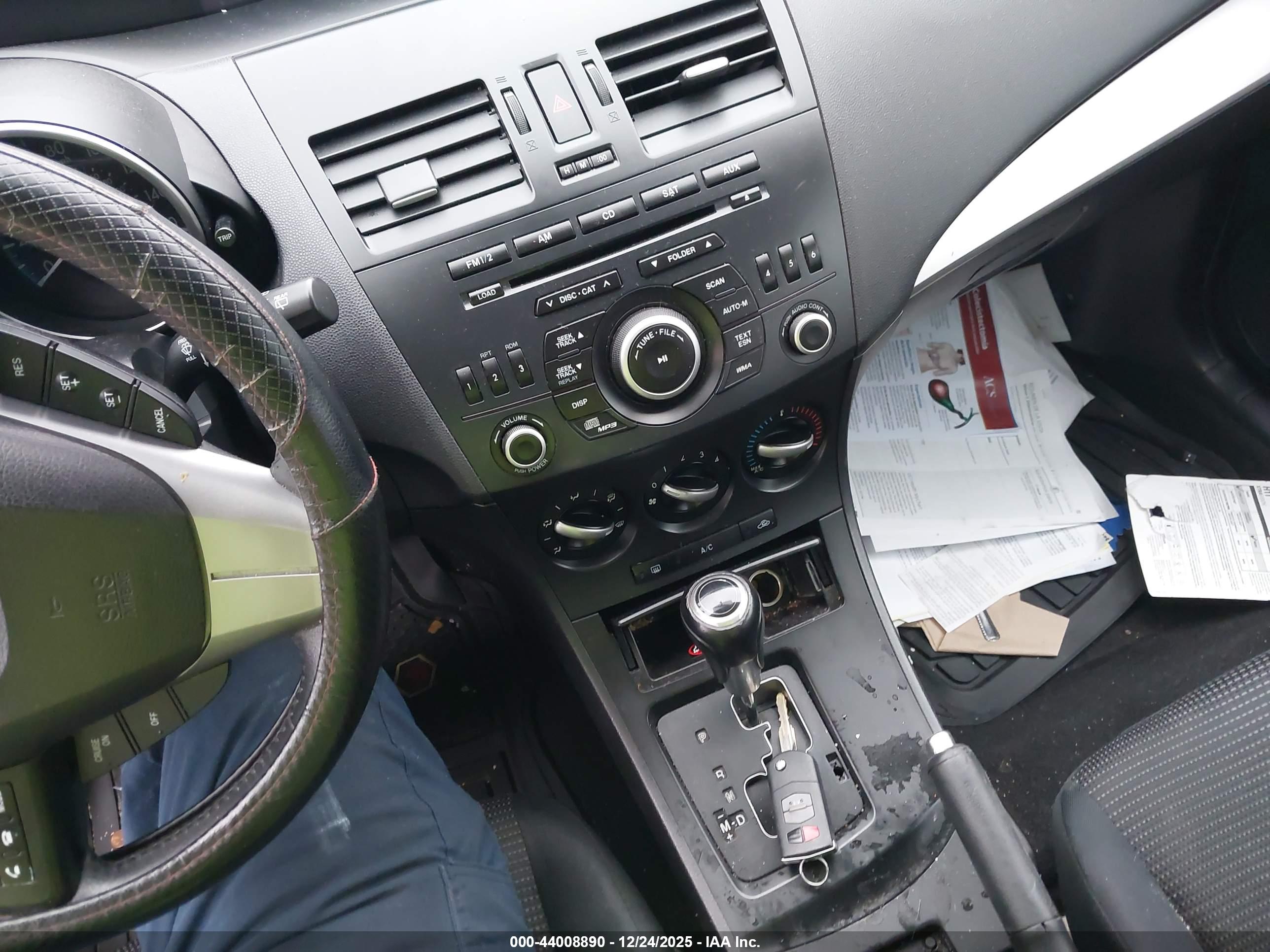 MAZDA MAZDA3 image 11