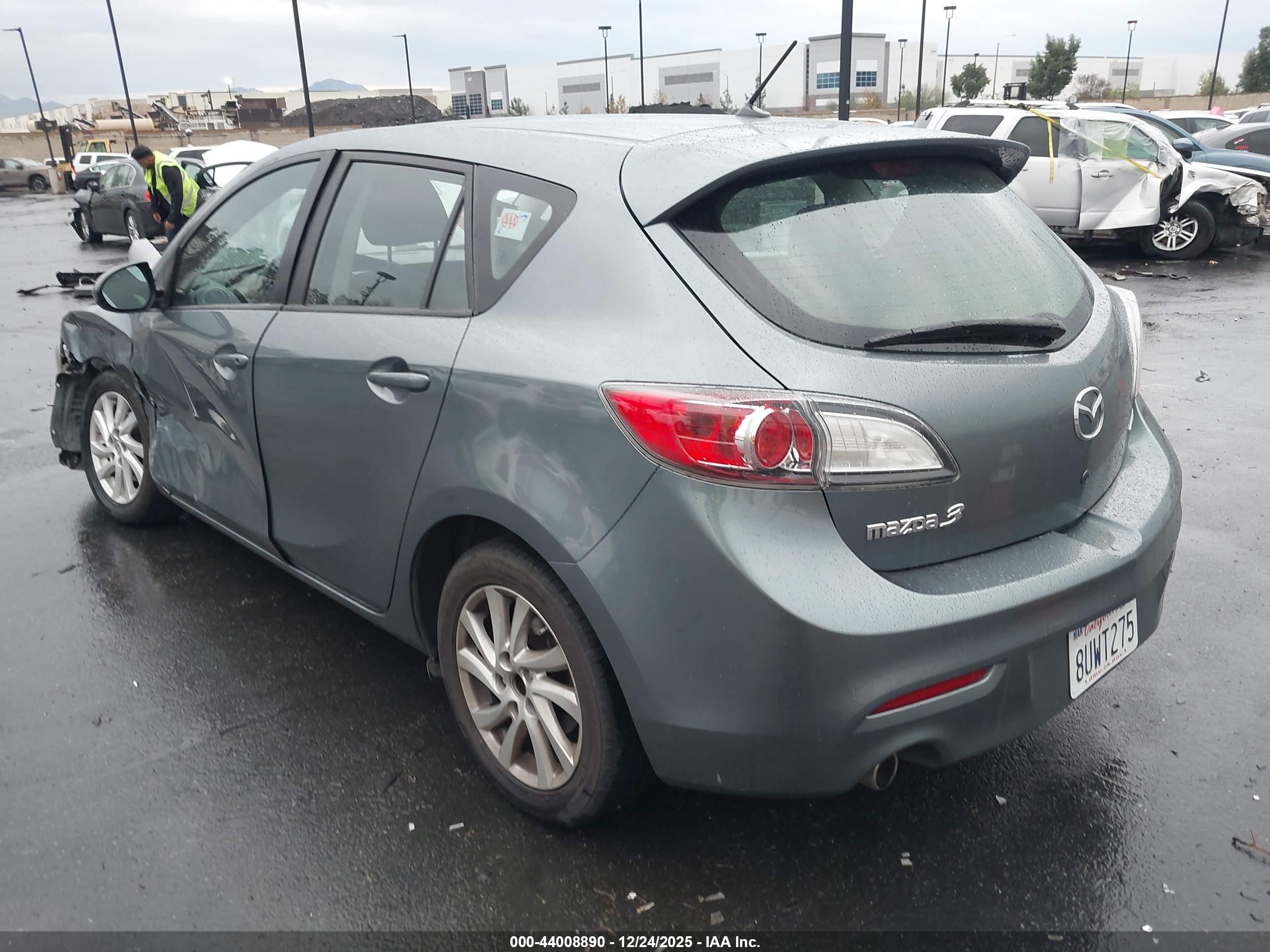 MAZDA MAZDA3 image 3