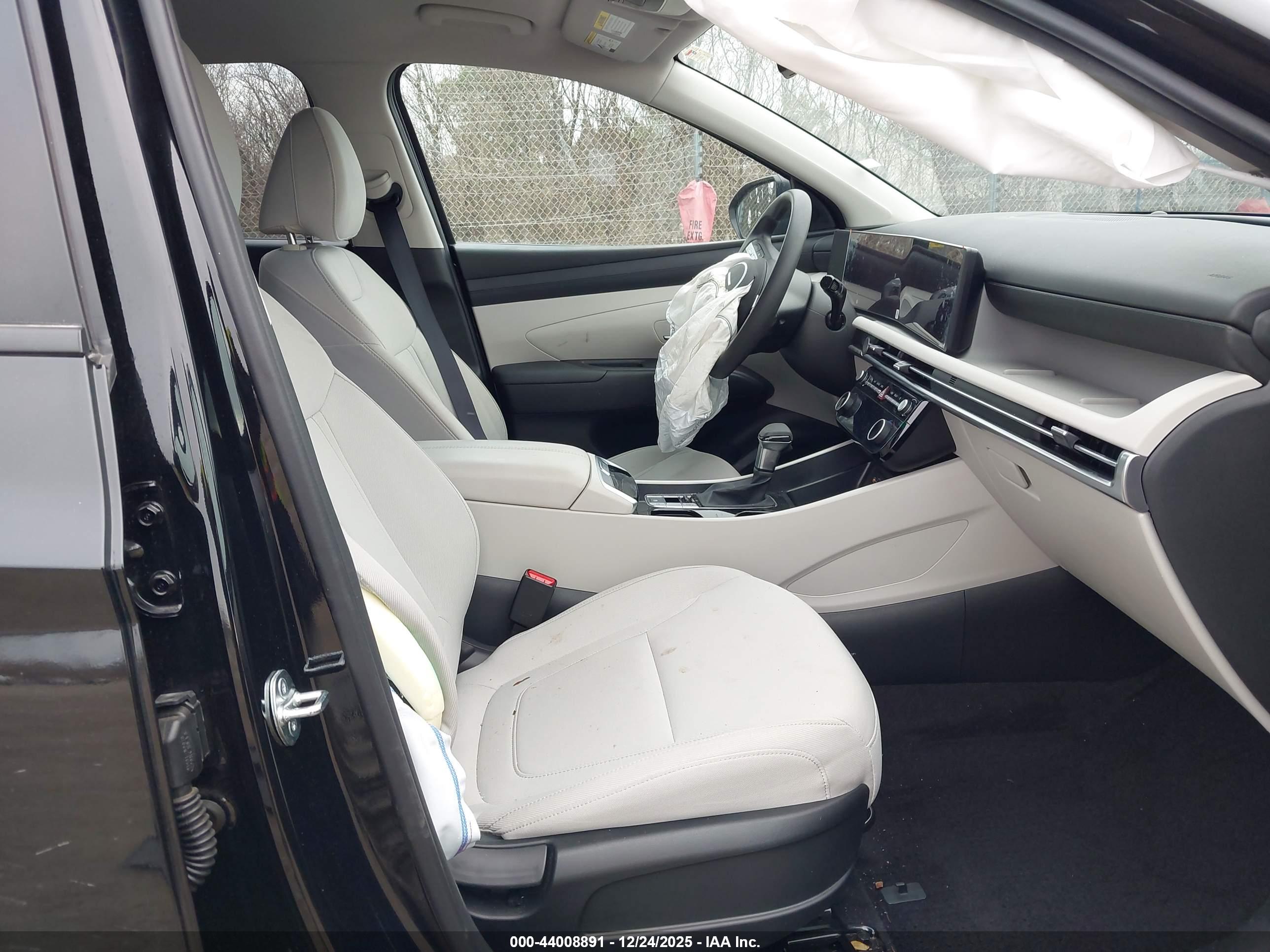 HYUNDAI TUCSON image 5
