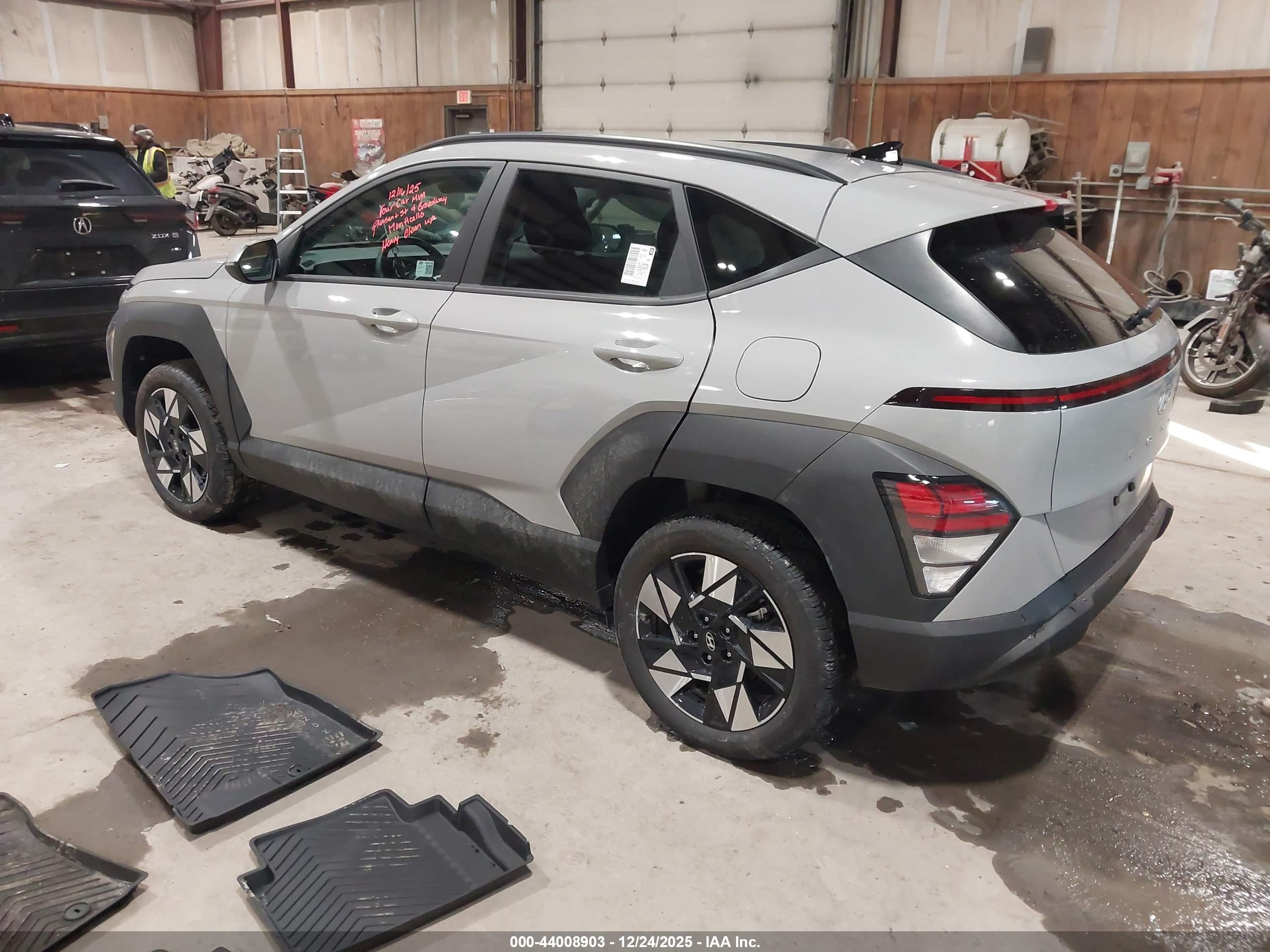HYUNDAI KONA image 3