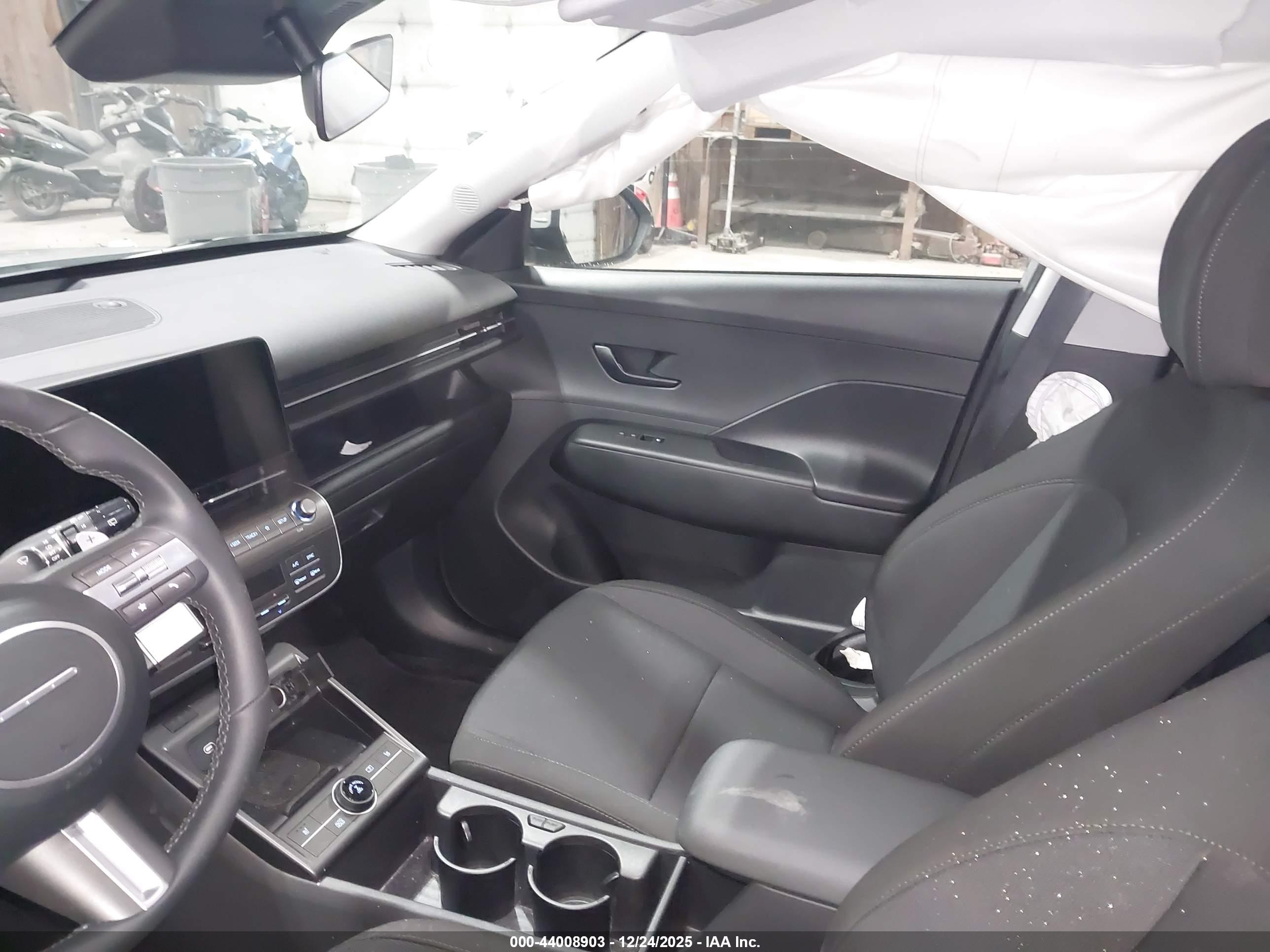 HYUNDAI KONA image 5