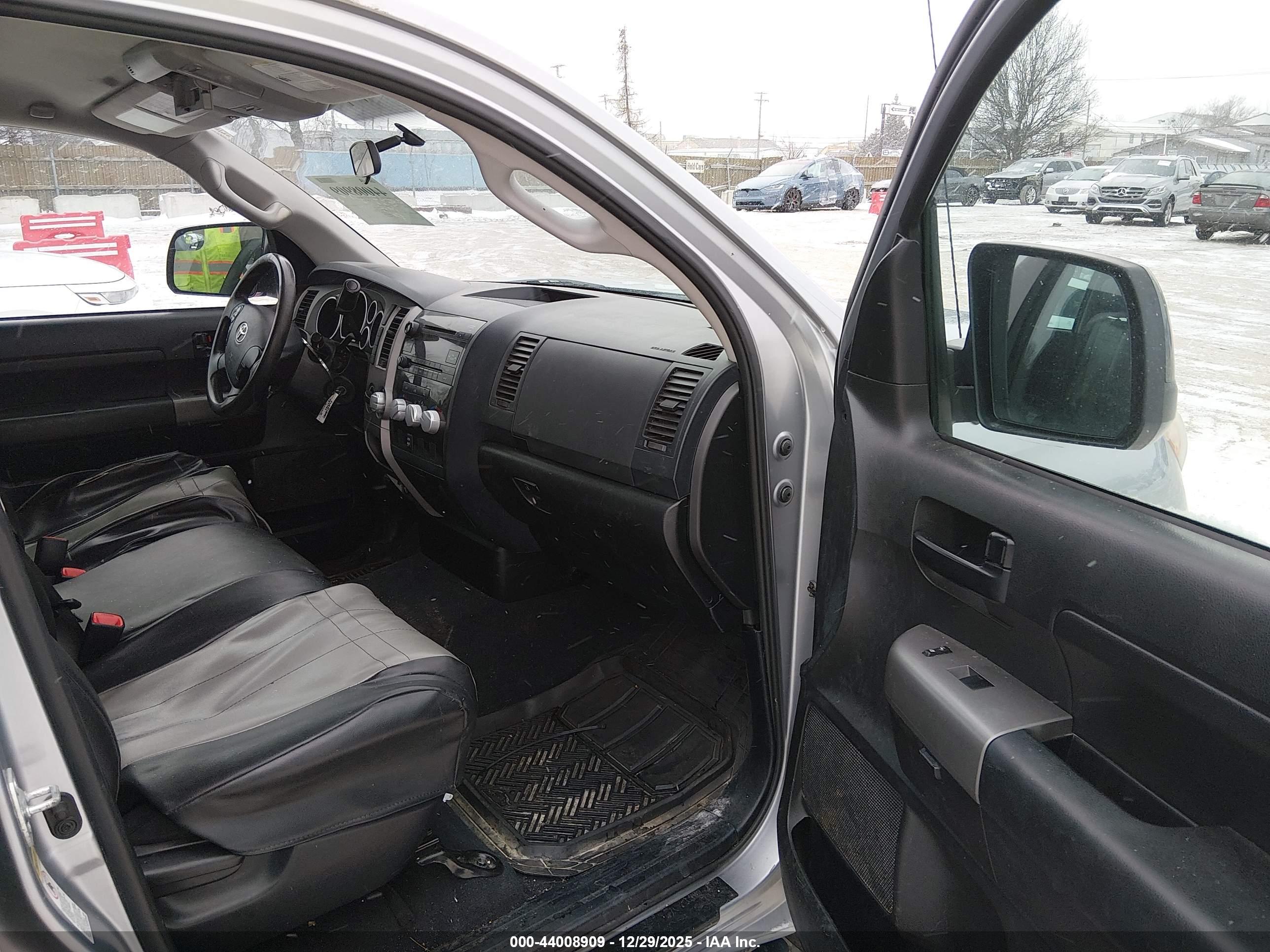 TOYOTA TUNDRA image 5