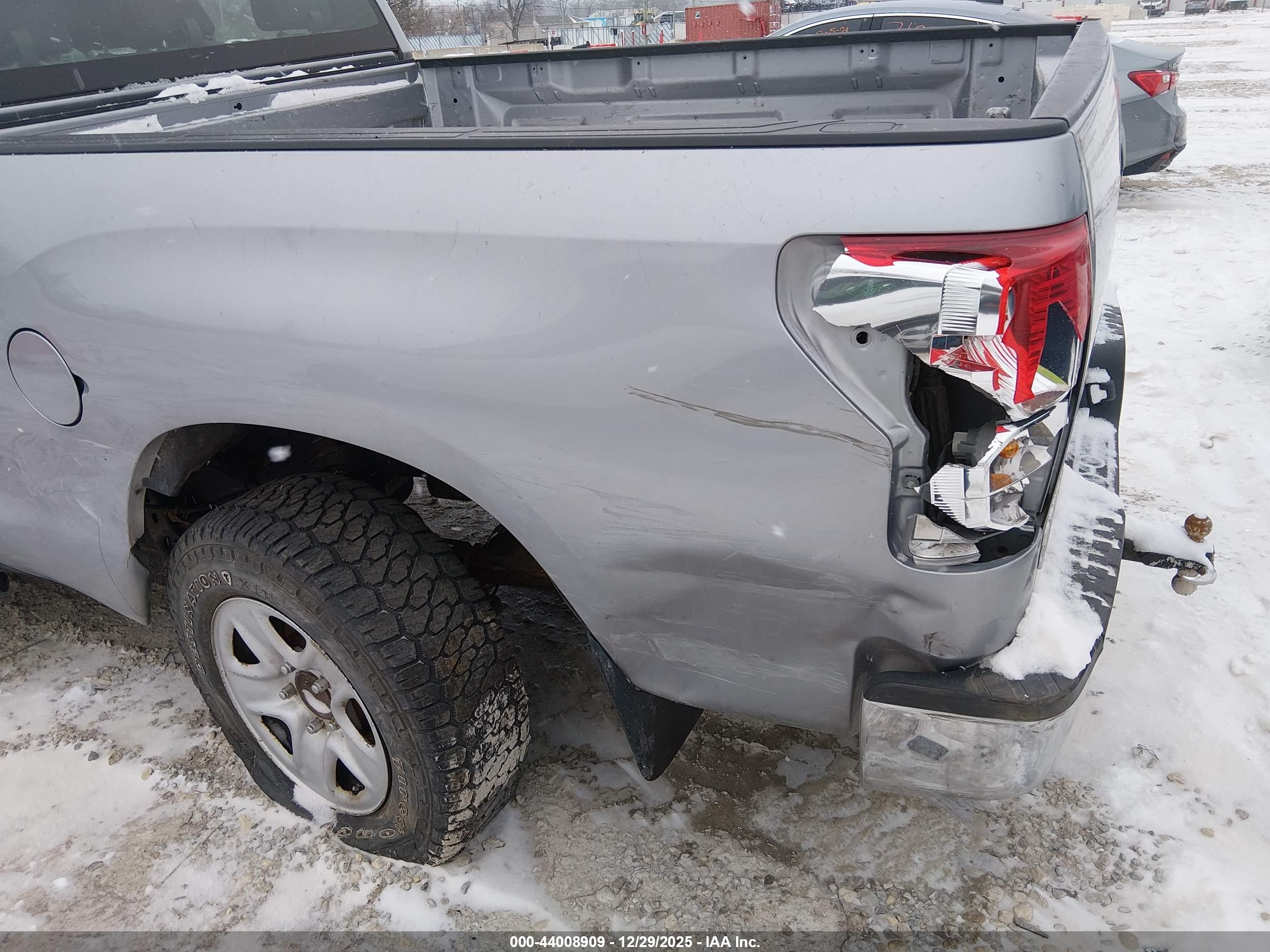 TOYOTA TUNDRA image 6
