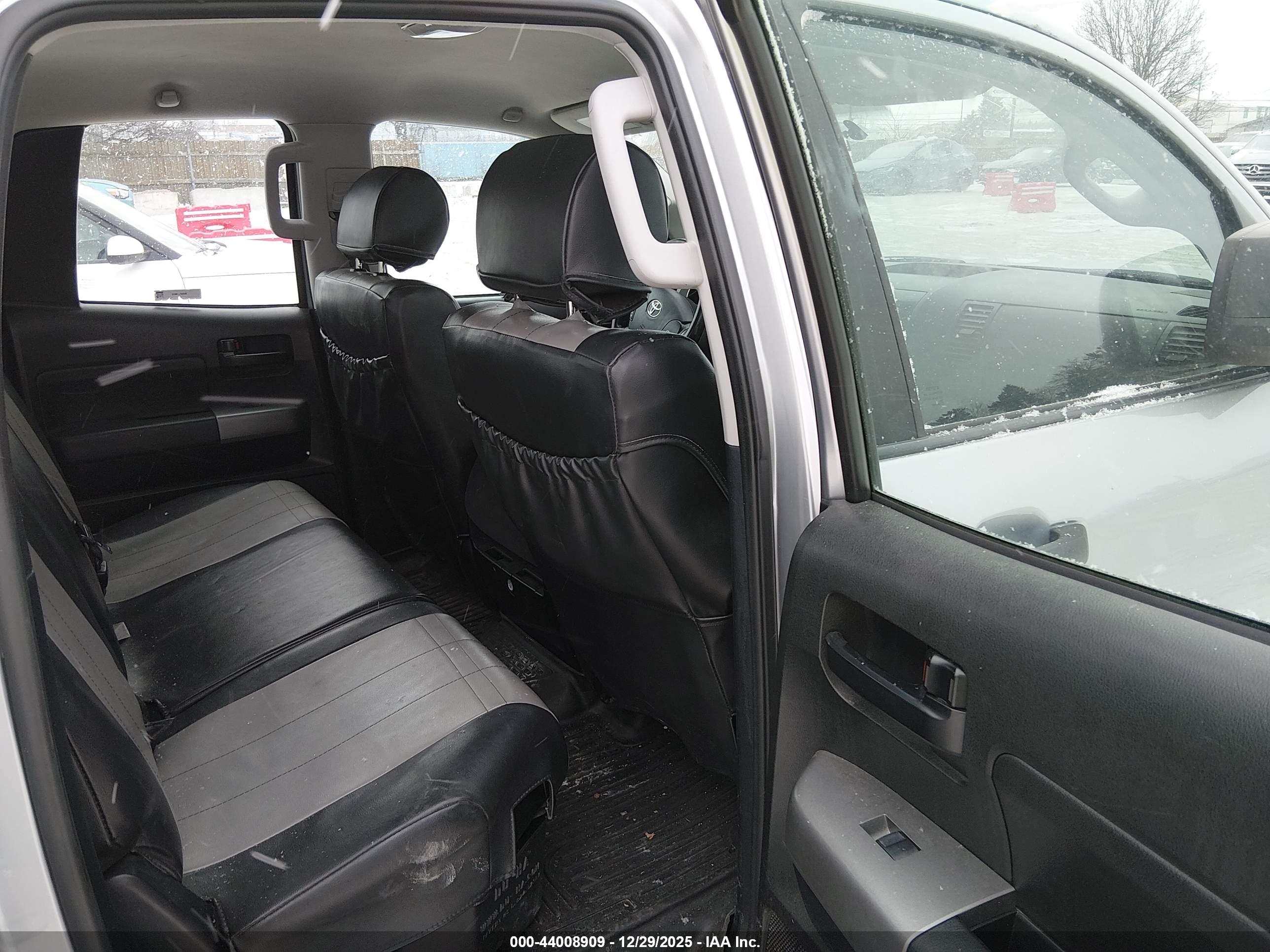 TOYOTA TUNDRA image 8