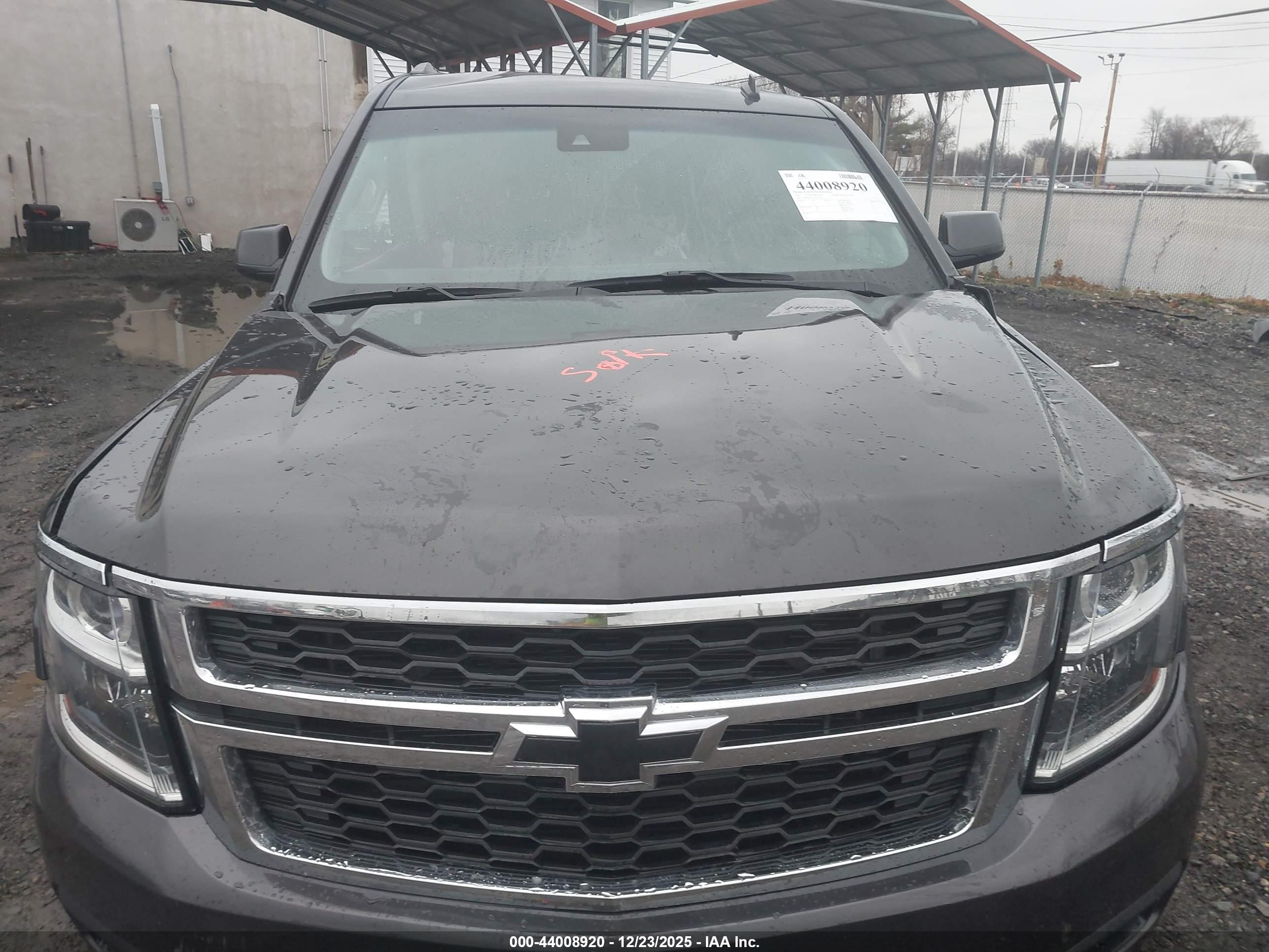 CHEVROLET SUBURBAN image 10