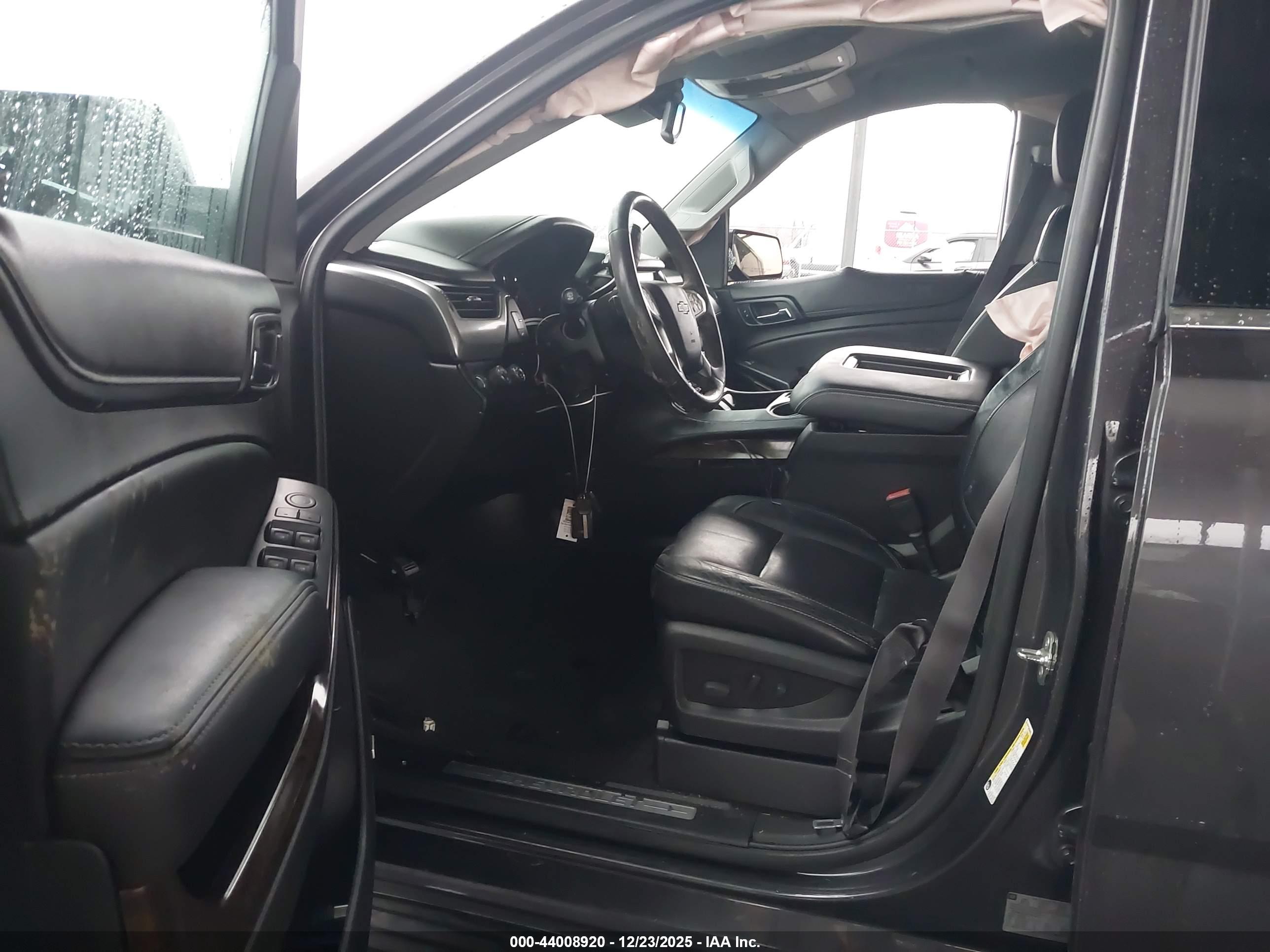 CHEVROLET SUBURBAN image 5