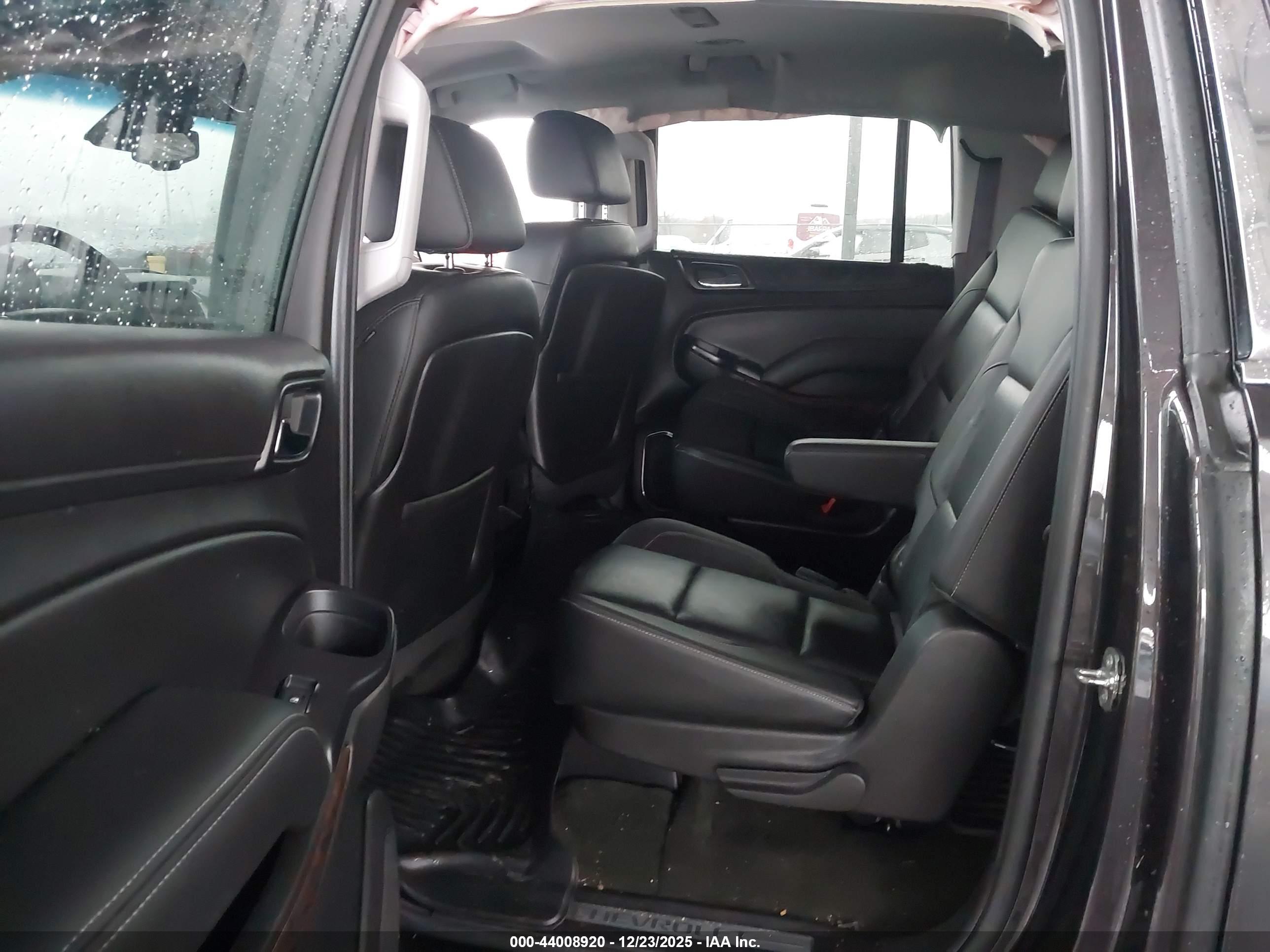 CHEVROLET SUBURBAN image 8