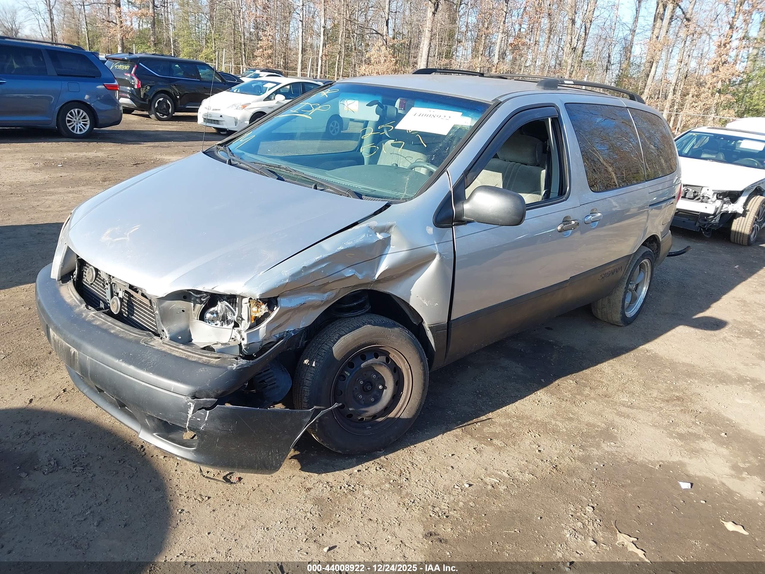TOYOTA SIENNA image 2