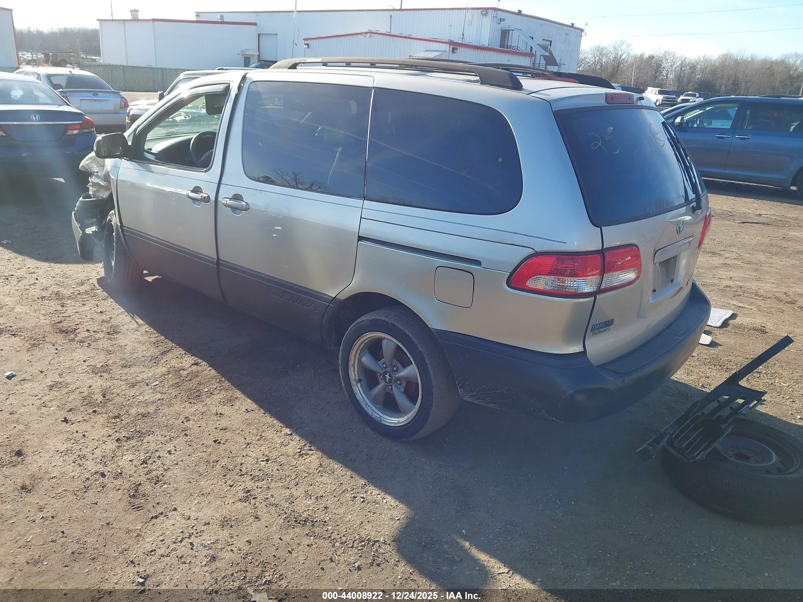 TOYOTA SIENNA image 3