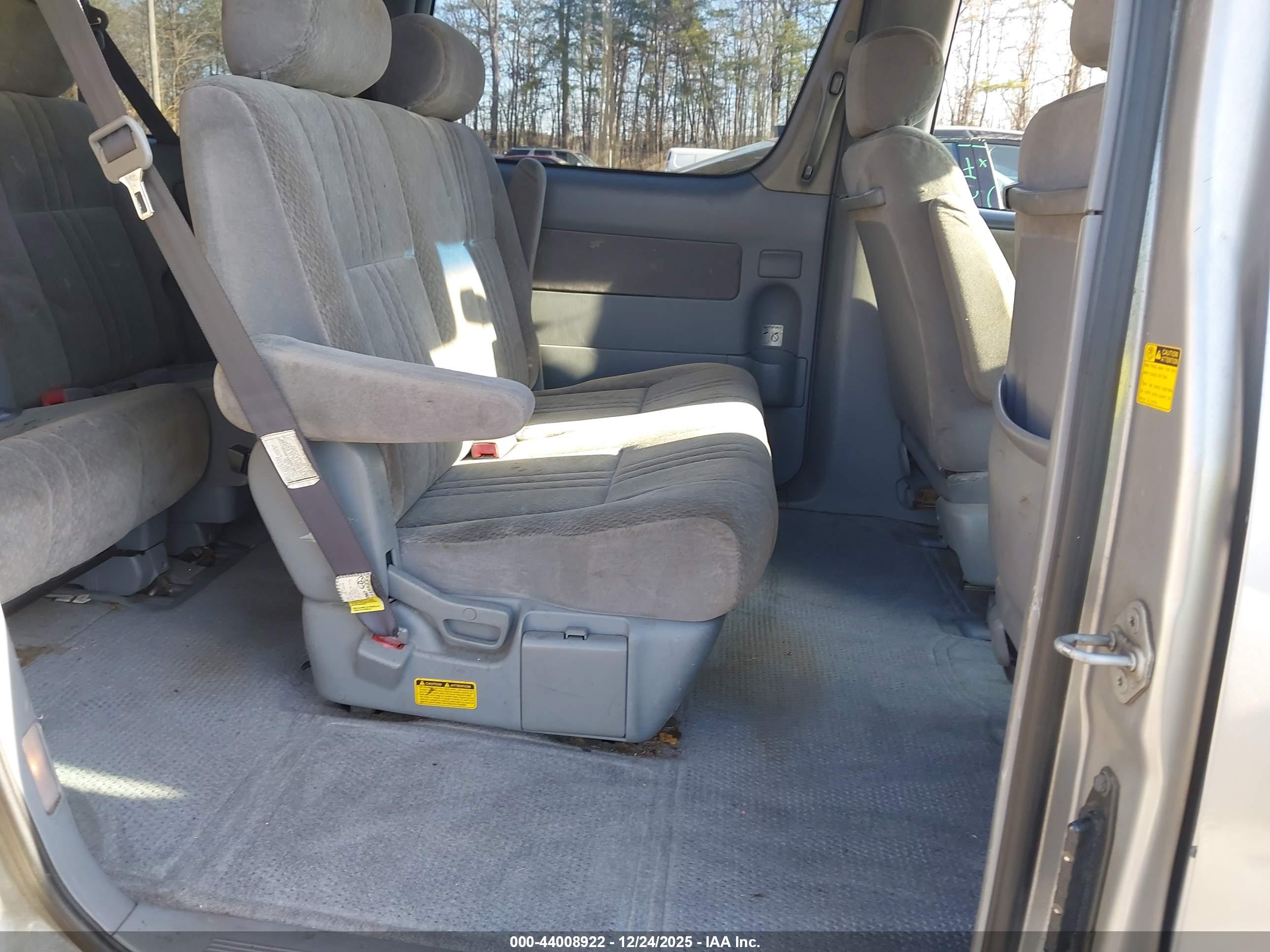 TOYOTA SIENNA image 8