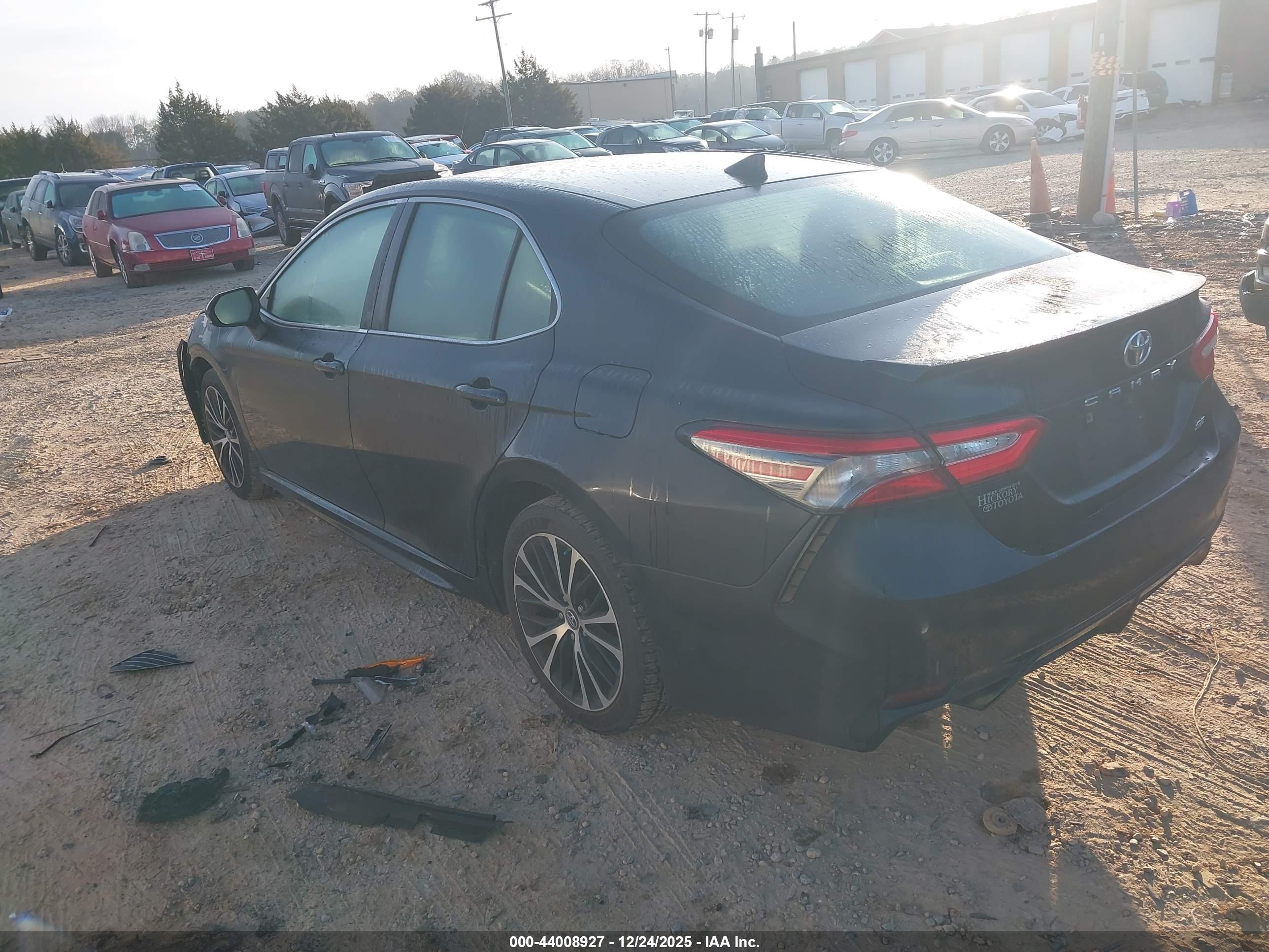 TOYOTA CAMRY image 3